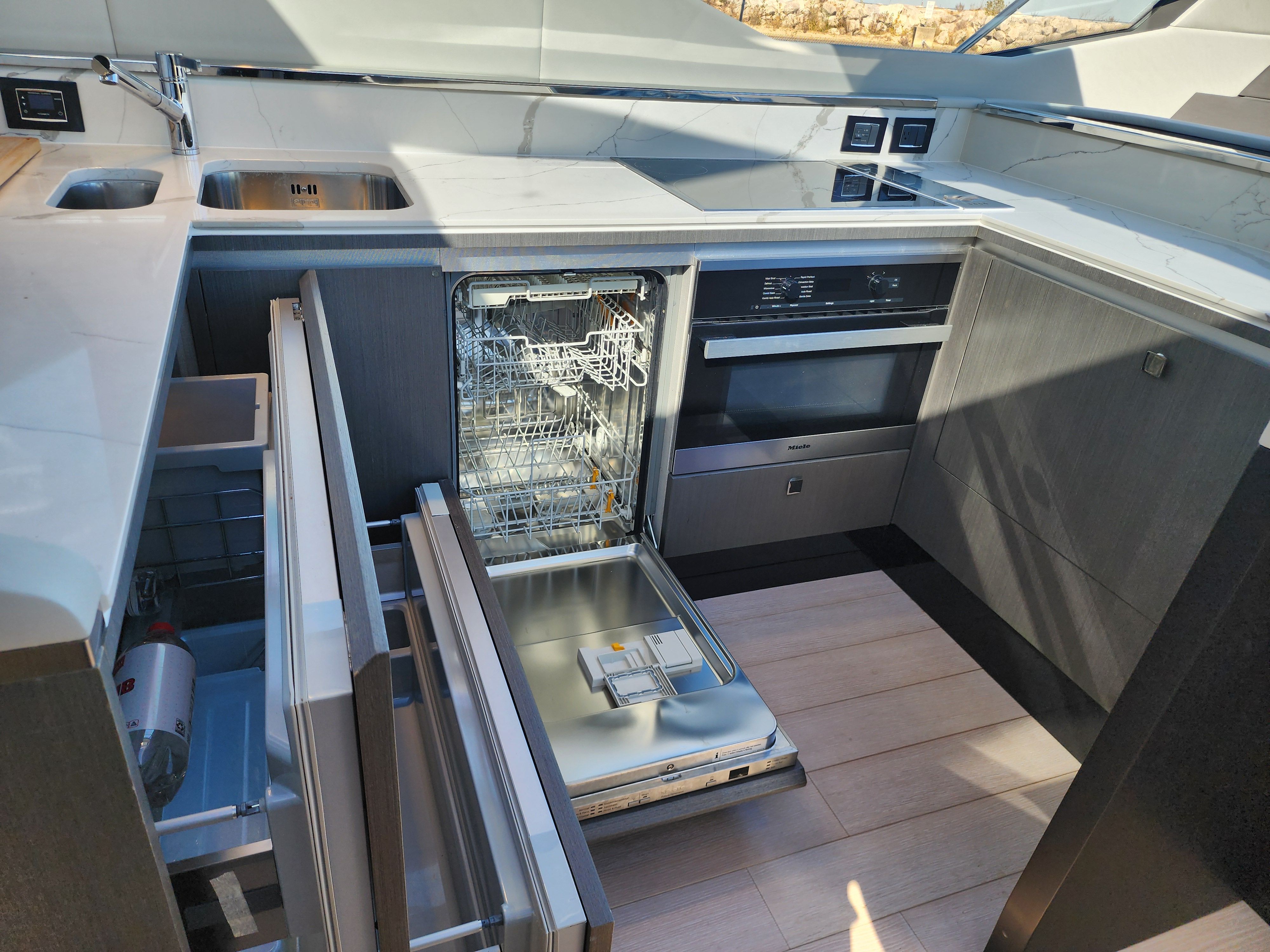 2019 Azimut
                                                             S7 Image Thumbnail #39