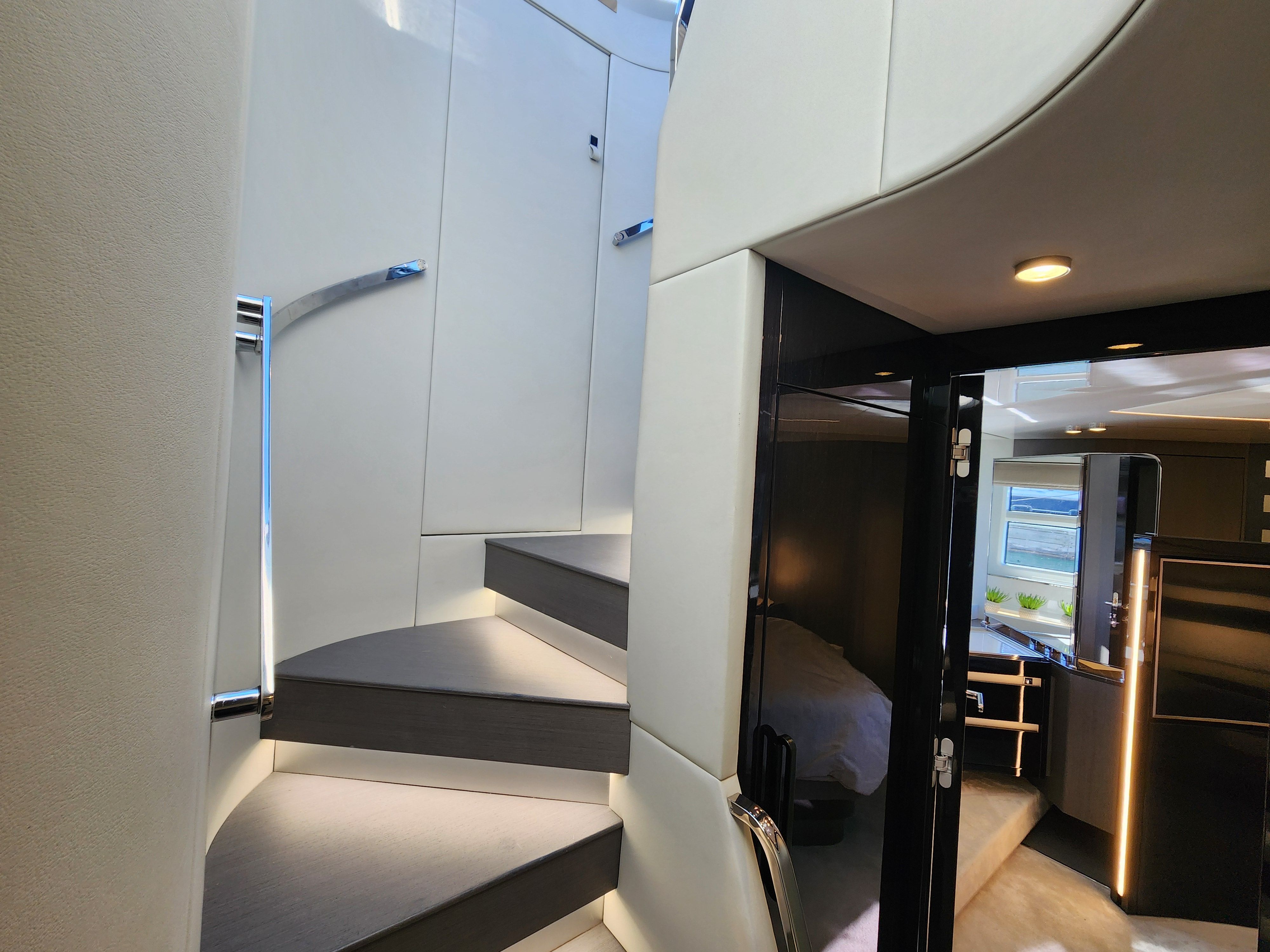 2019 Azimut
                                                             S7 Image Thumbnail #51