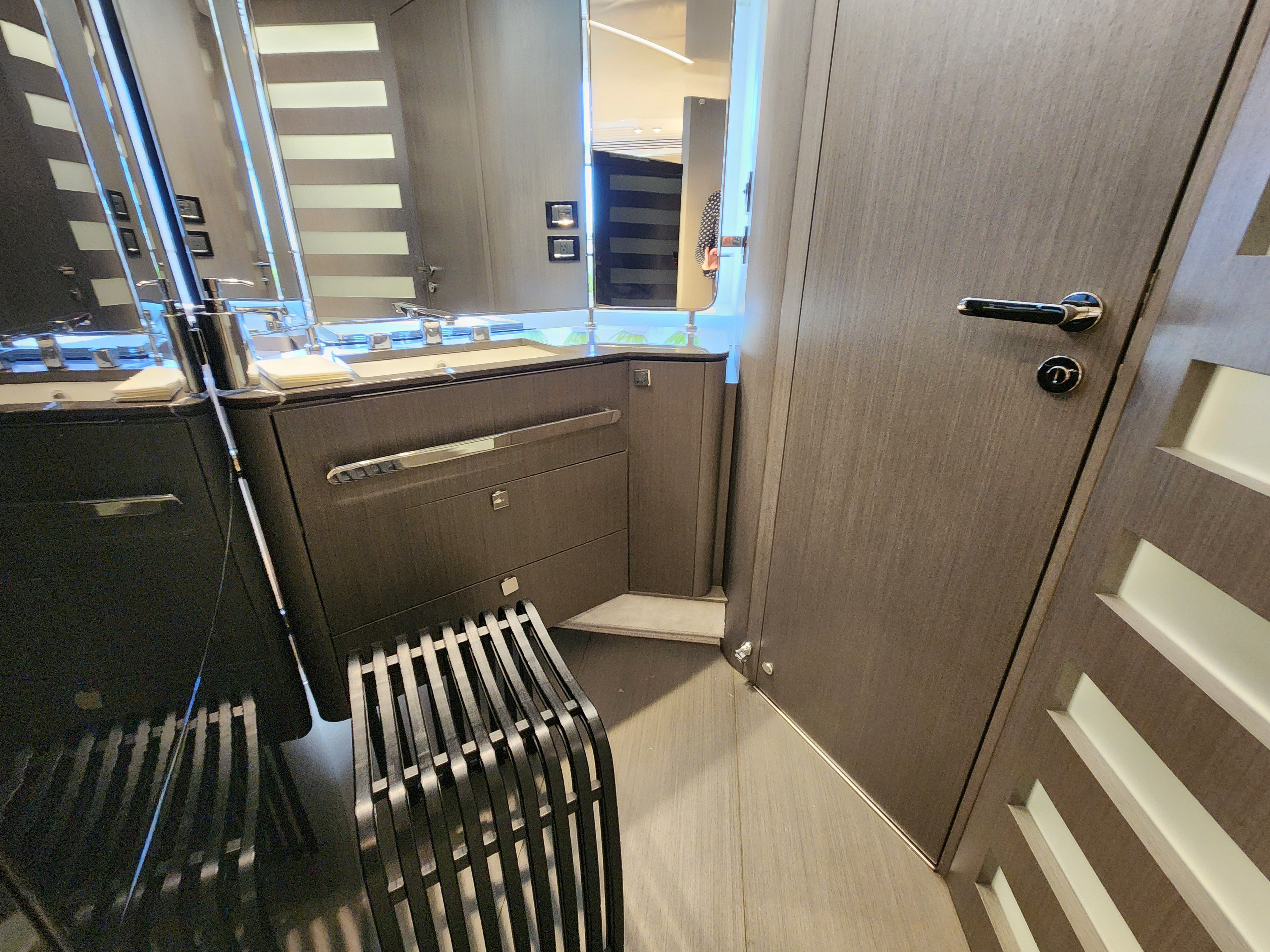 2019 Azimut
                                                             S7 Image Thumbnail #56