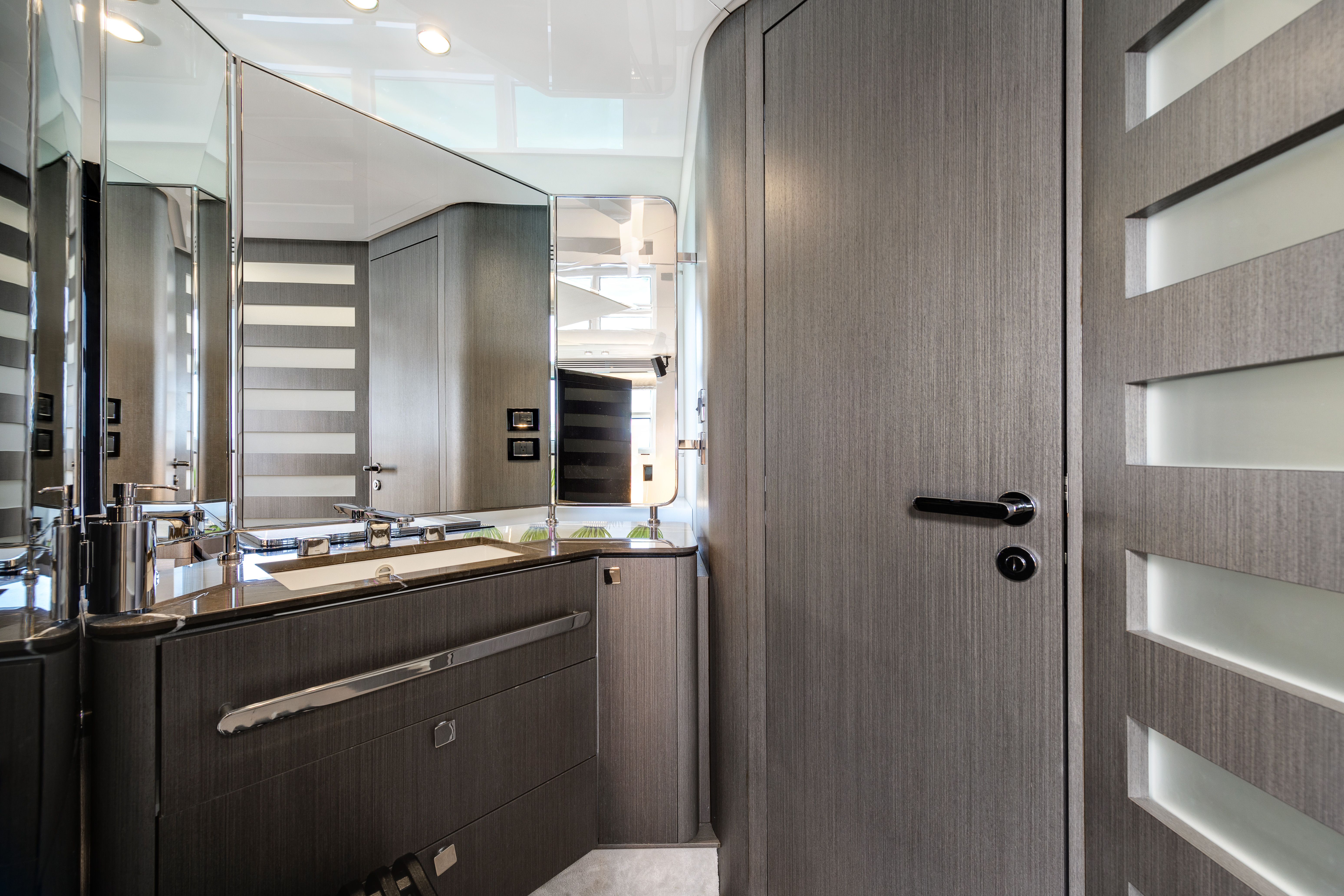 2019 Azimut
                                                             S7 Image Thumbnail #57