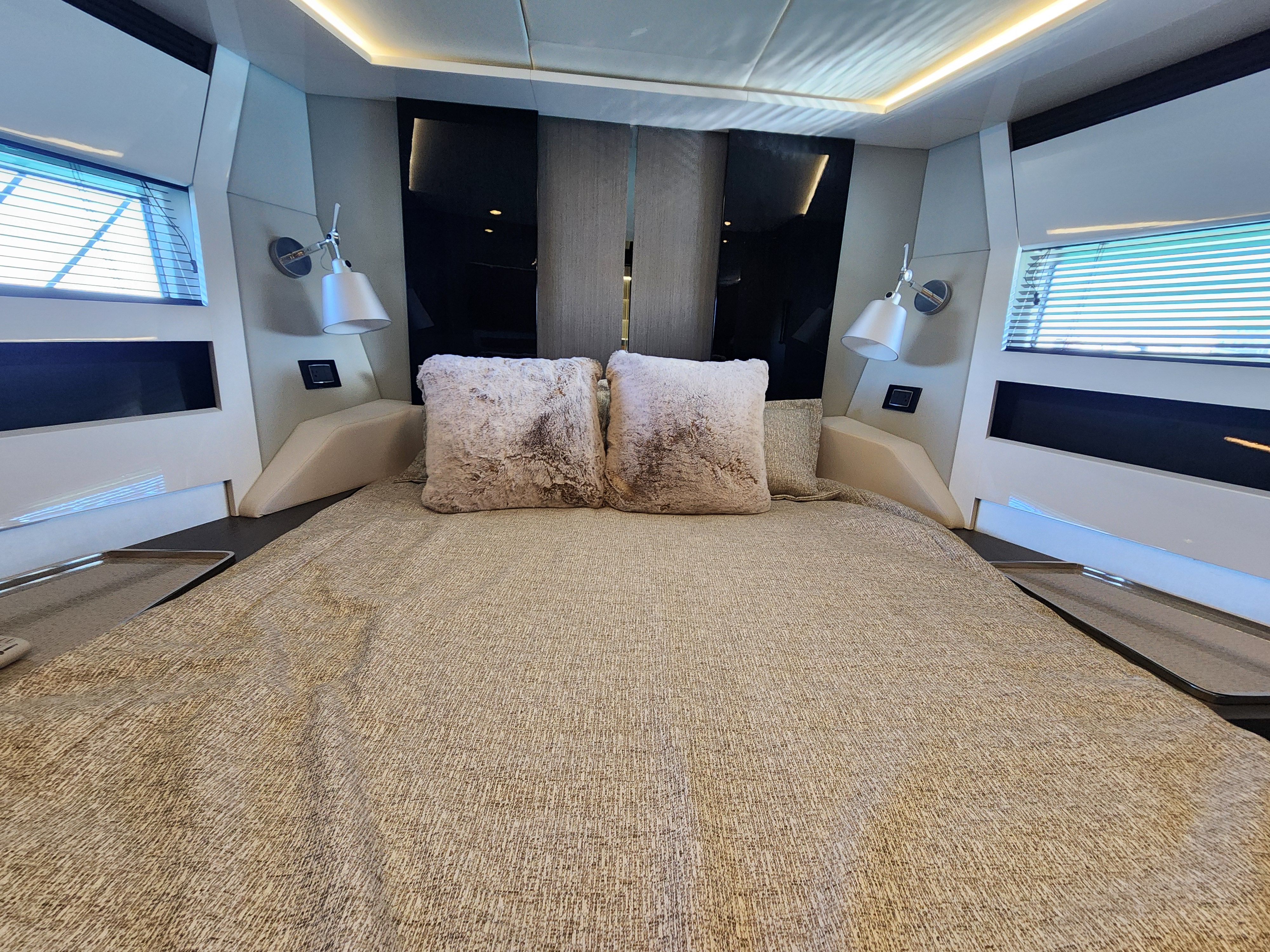 2019 Azimut
                                                             S7 Image Thumbnail #61