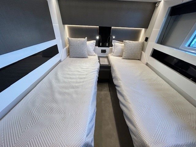 2019 Azimut
                                                             S7 Image Thumbnail #66