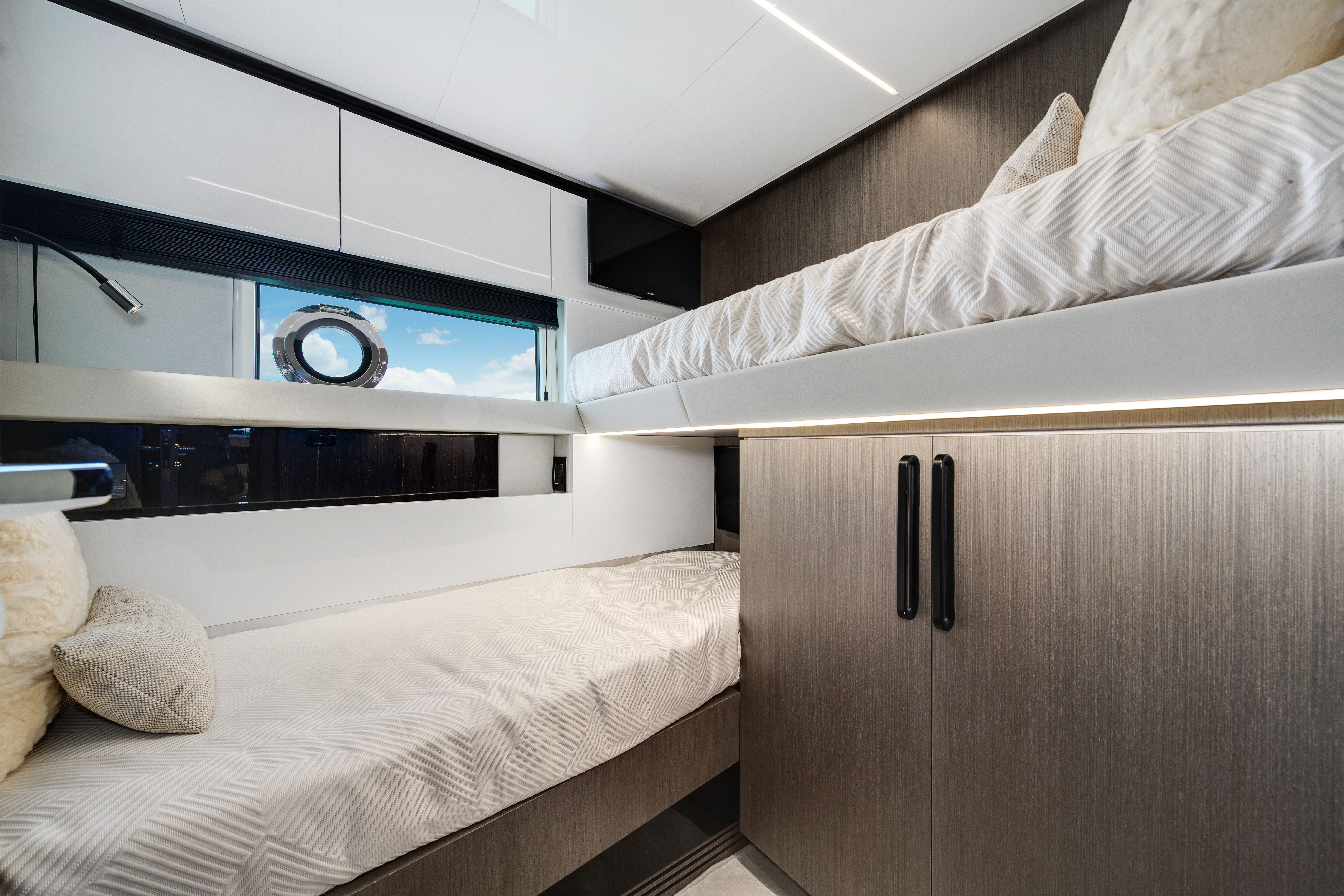 2019 Azimut
                                                             S7 Image Thumbnail #75