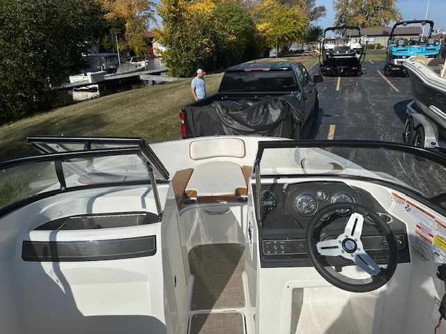 2021 Bayliner
                                                             VR4 Bowrider I/O Image Thumbnail #4