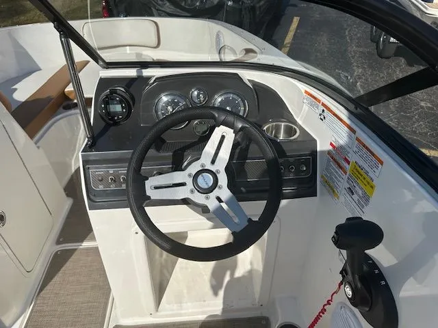 2021 Bayliner VR4 Bowrider I/O Image Thumbnail #5