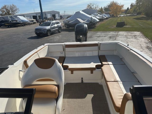 2021 Bayliner
                                                             VR4 Bowrider I/O Image Thumbnail #8