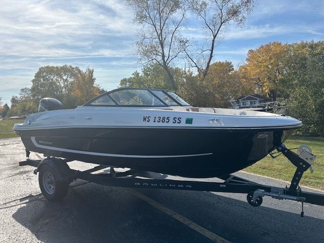 2021 Bayliner VR4 Bowrider I/O Image Thumbnail #1
