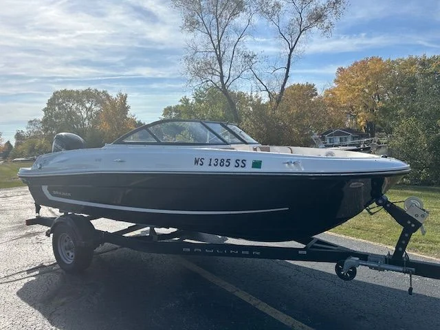 2021 Bayliner VR4 Bowrider I/O Image Thumbnail #1
