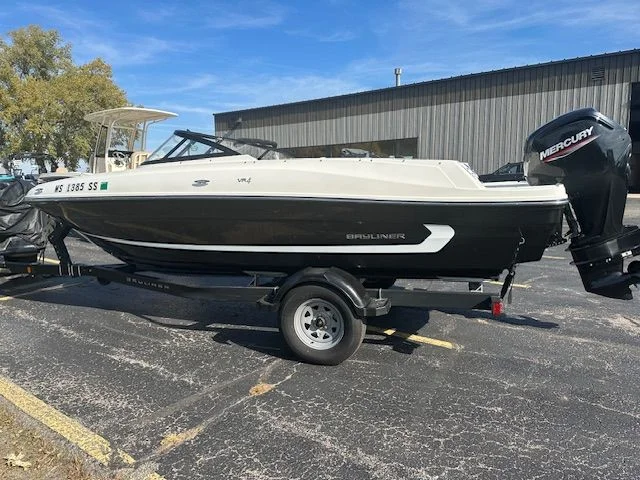 2021 Bayliner VR4 Bowrider I/O Image Thumbnail #2