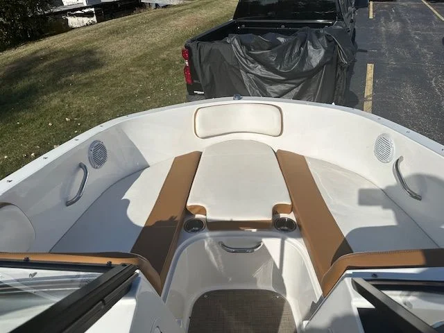 2021 Bayliner VR4 Bowrider I/O Image Thumbnail #3