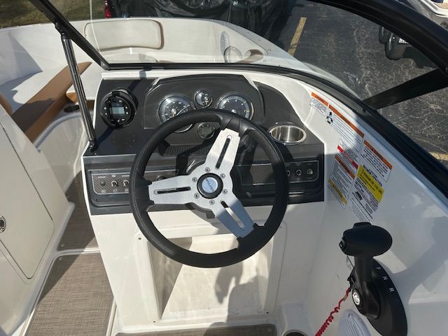 2021 Bayliner VR4 Bowrider I/O Image Thumbnail #5