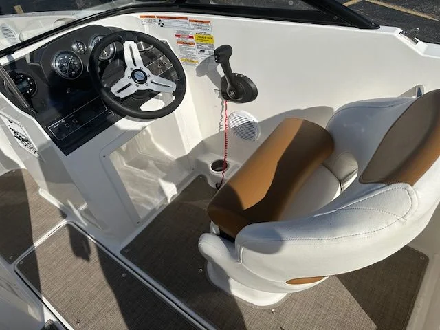 2021 Bayliner VR4 Bowrider I/O Image Thumbnail #6