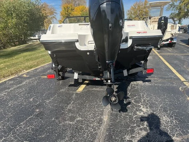 2021 Bayliner VR4 Bowrider I/O Image Thumbnail #15