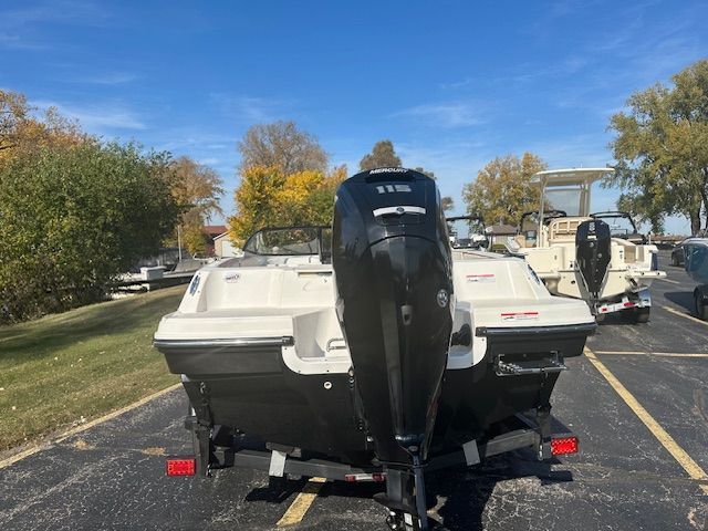 2021 Bayliner VR4 Bowrider I/O Image Thumbnail #16