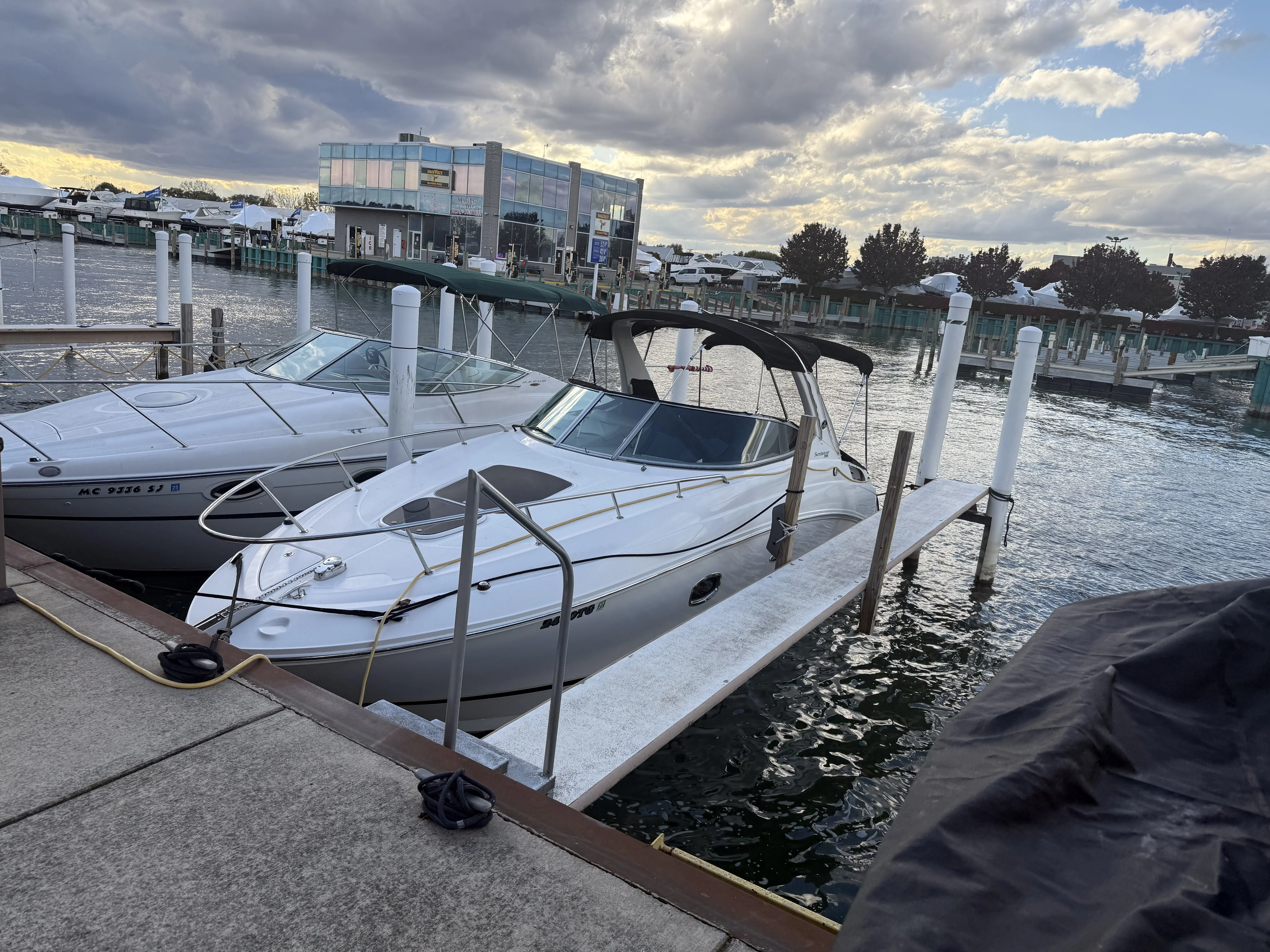 2010 Sea Ray 280 SUNDANCER Image Thumbnail #0