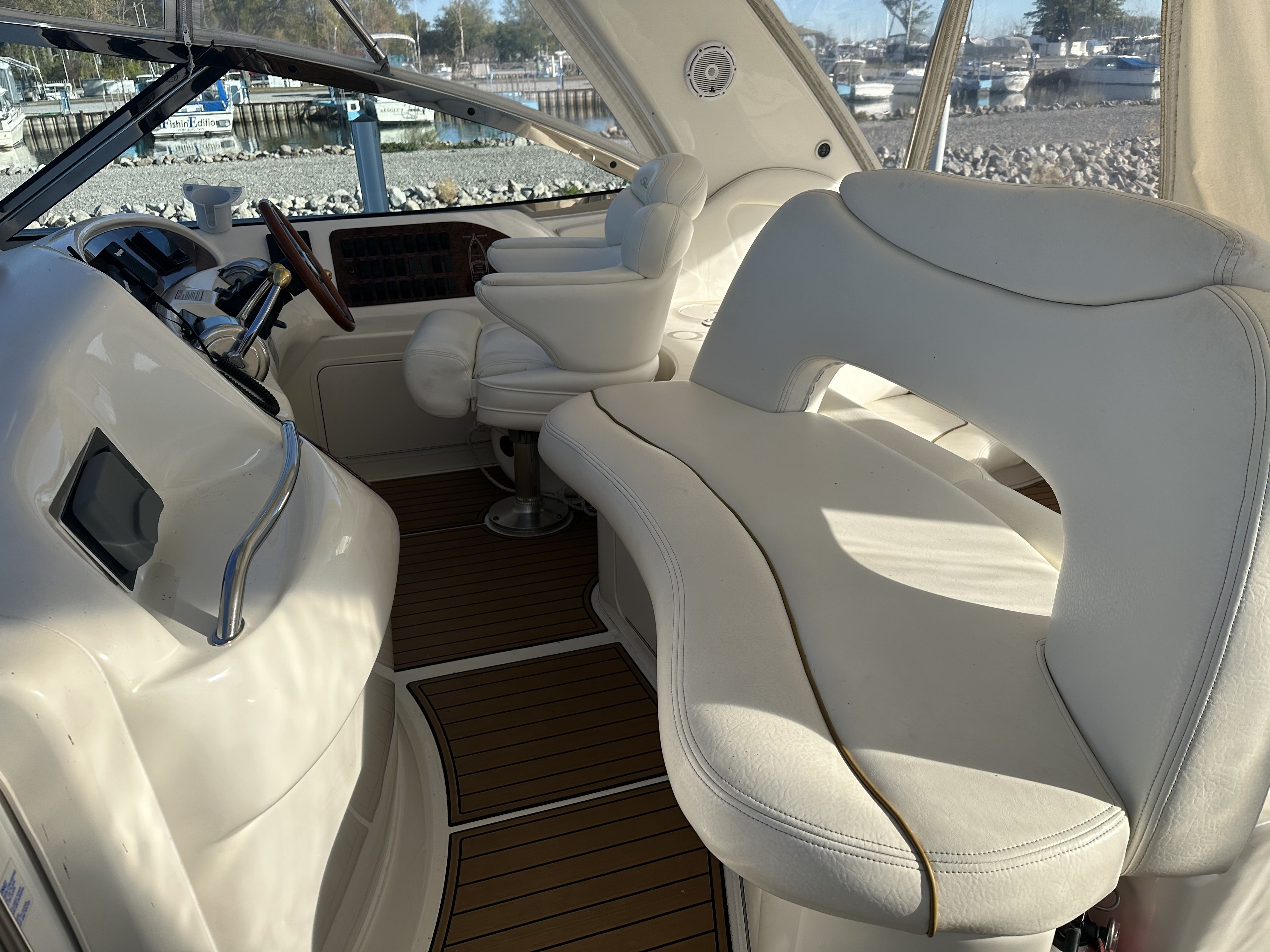 1999 Sea Ray
                                                             460 SUNDANCER Image Thumbnail #8