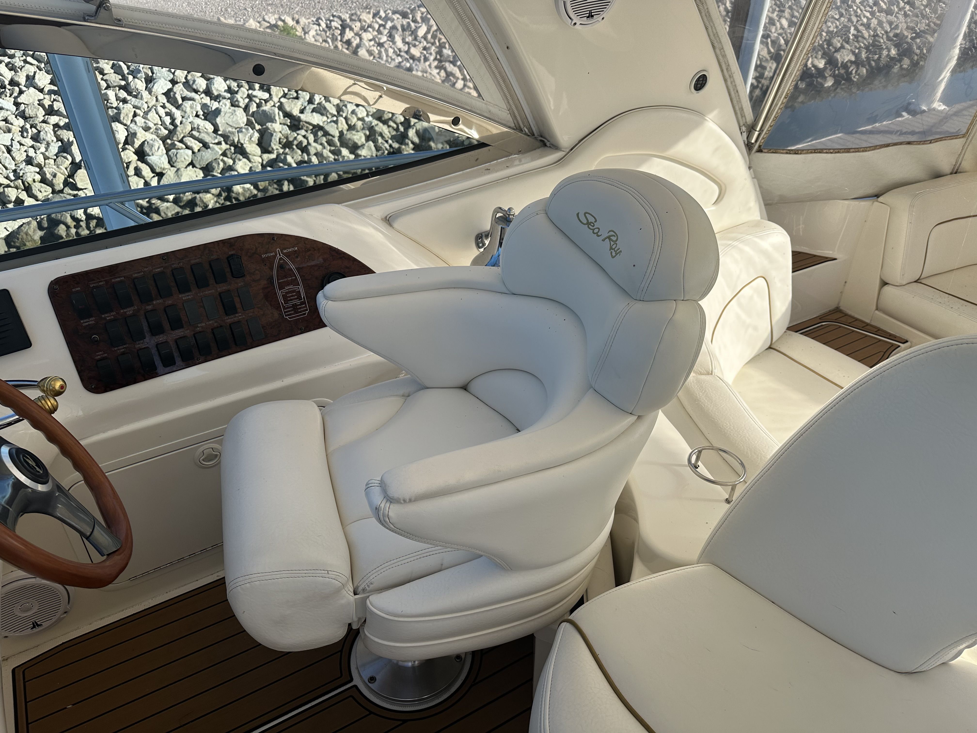 1999 Sea Ray
                                                             460 SUNDANCER Image Thumbnail #17