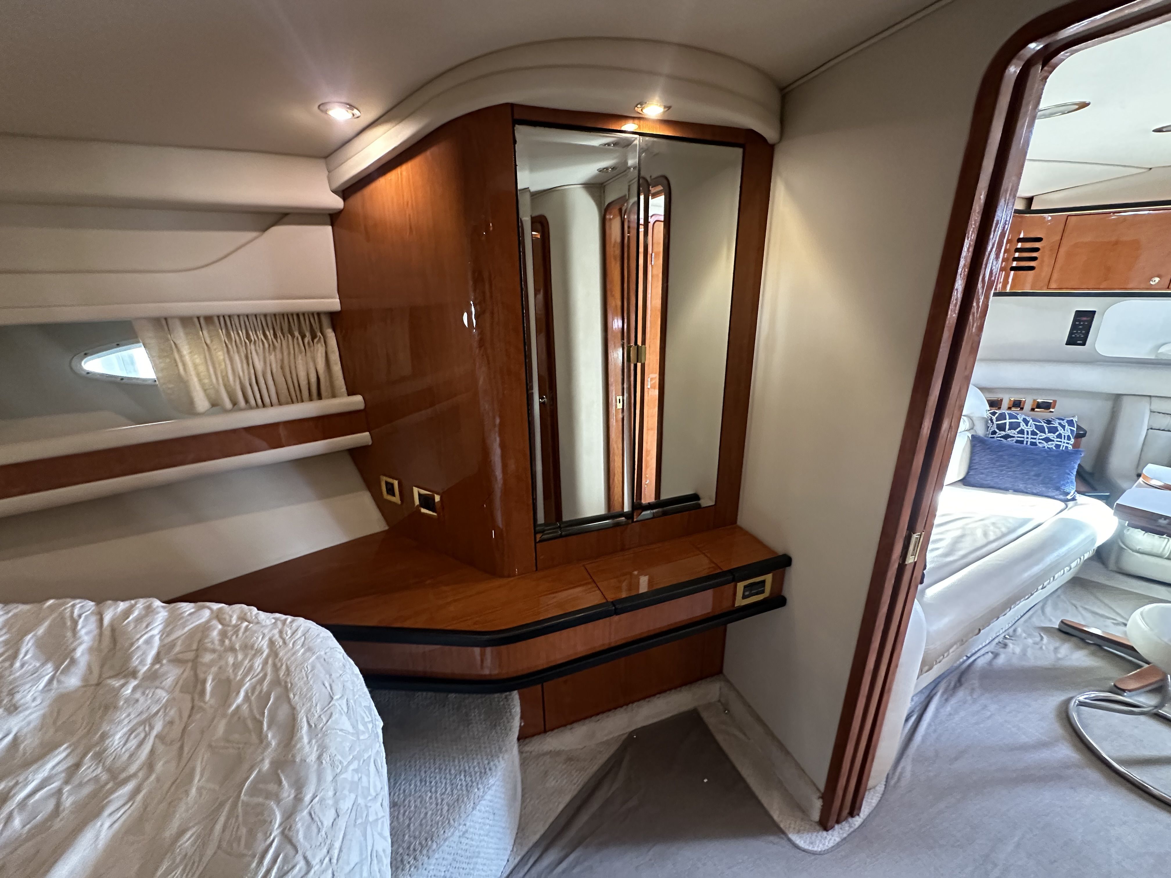 1999 Sea Ray
                                                             460 SUNDANCER Image Thumbnail #28