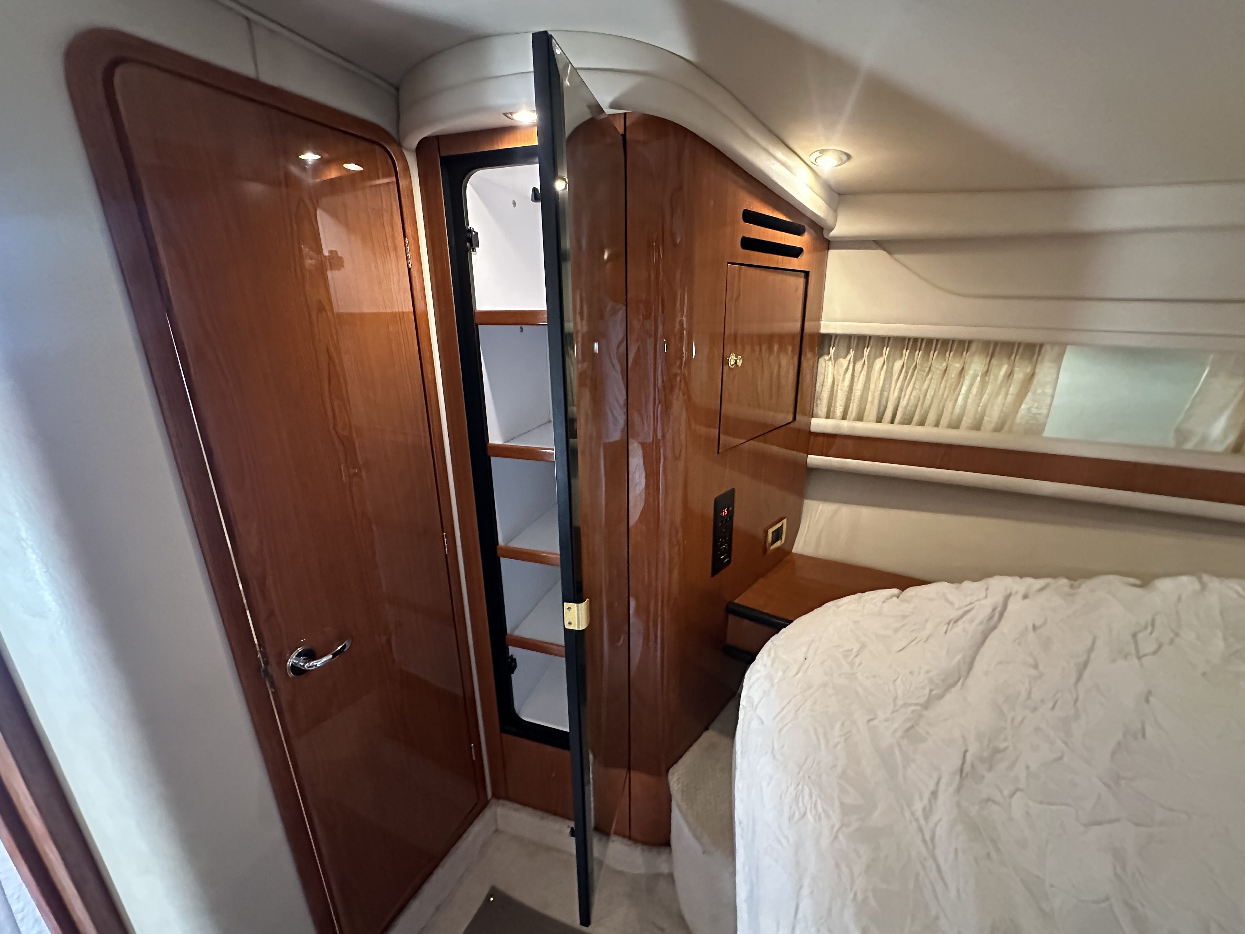 1999 Sea Ray
                                                             460 SUNDANCER Image Thumbnail #31