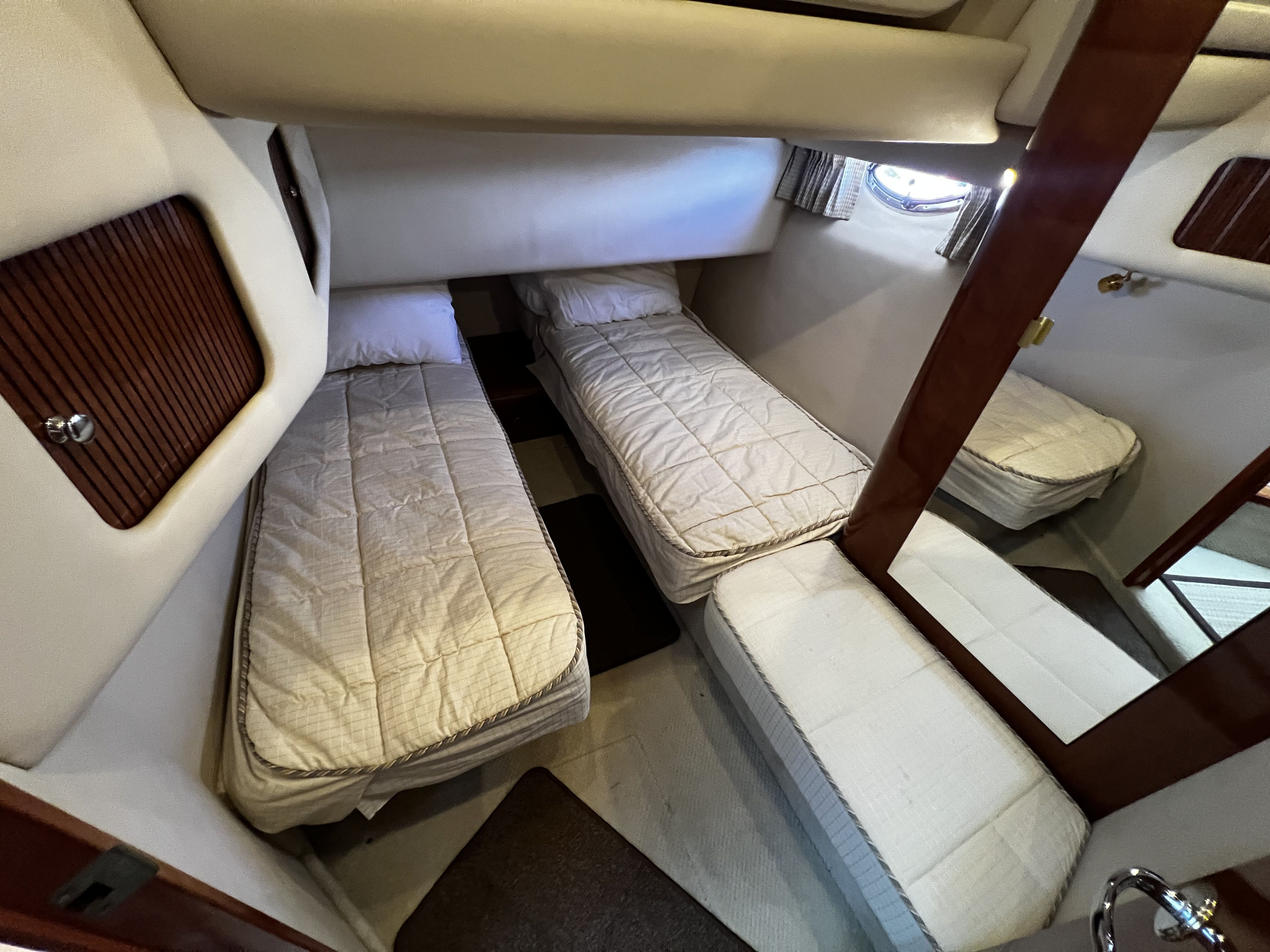 2003 Sea Ray
                                                             400 Sedan Bridge Image Thumbnail #33