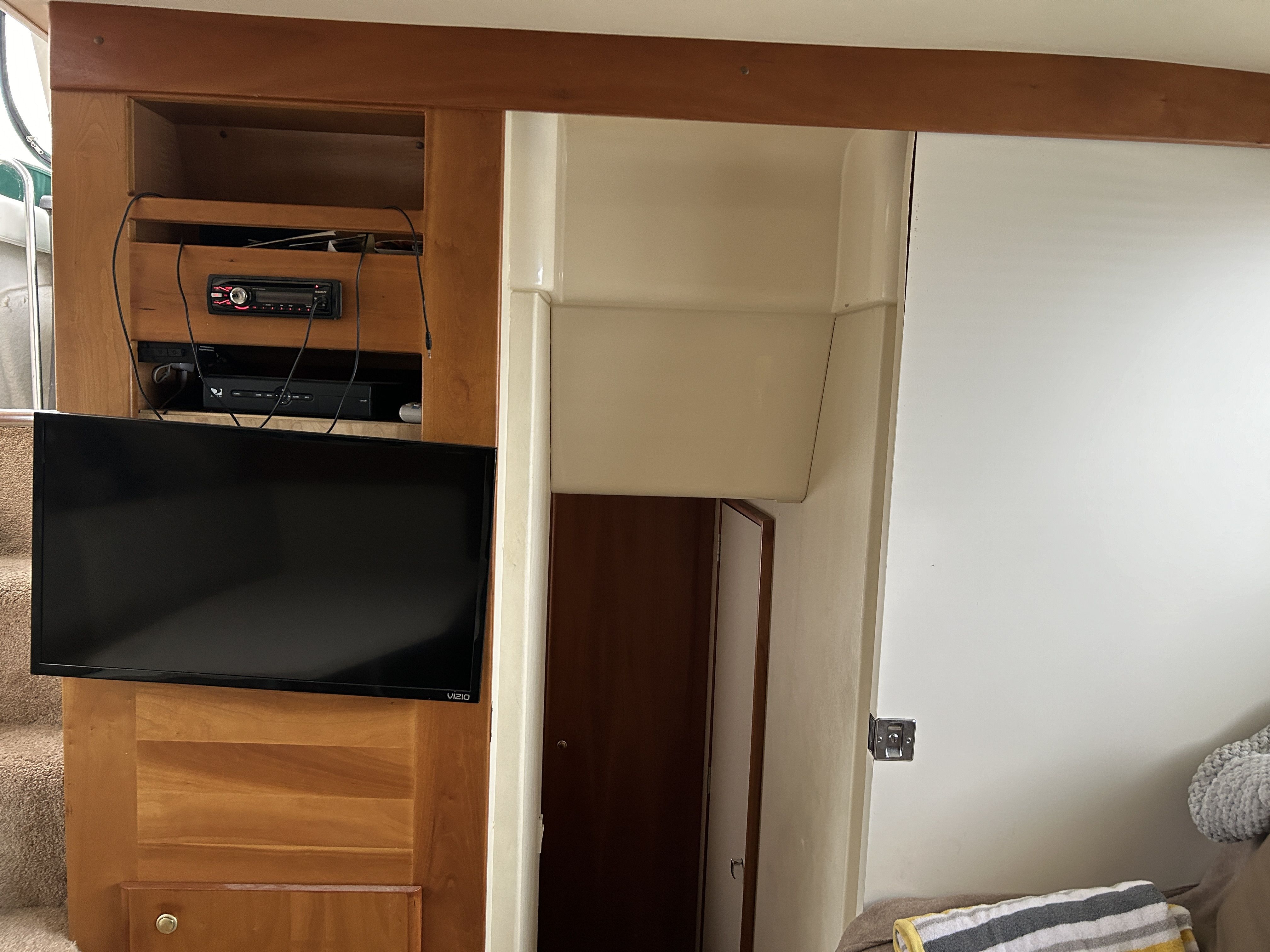 1999 Silverton 322AFTCABIN Image Thumbnail #9