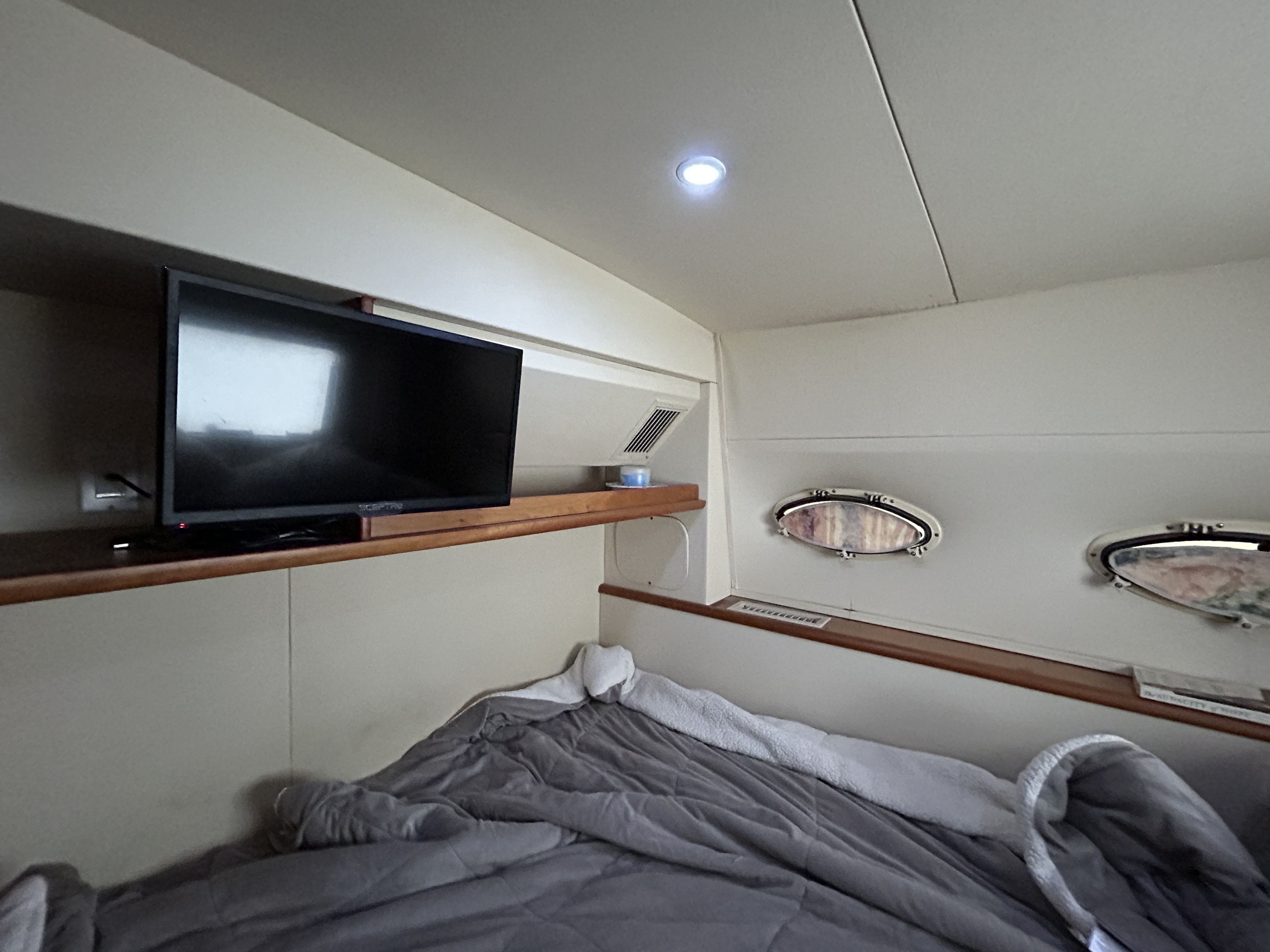 1999 Silverton 322AFTCABIN Image Thumbnail #12