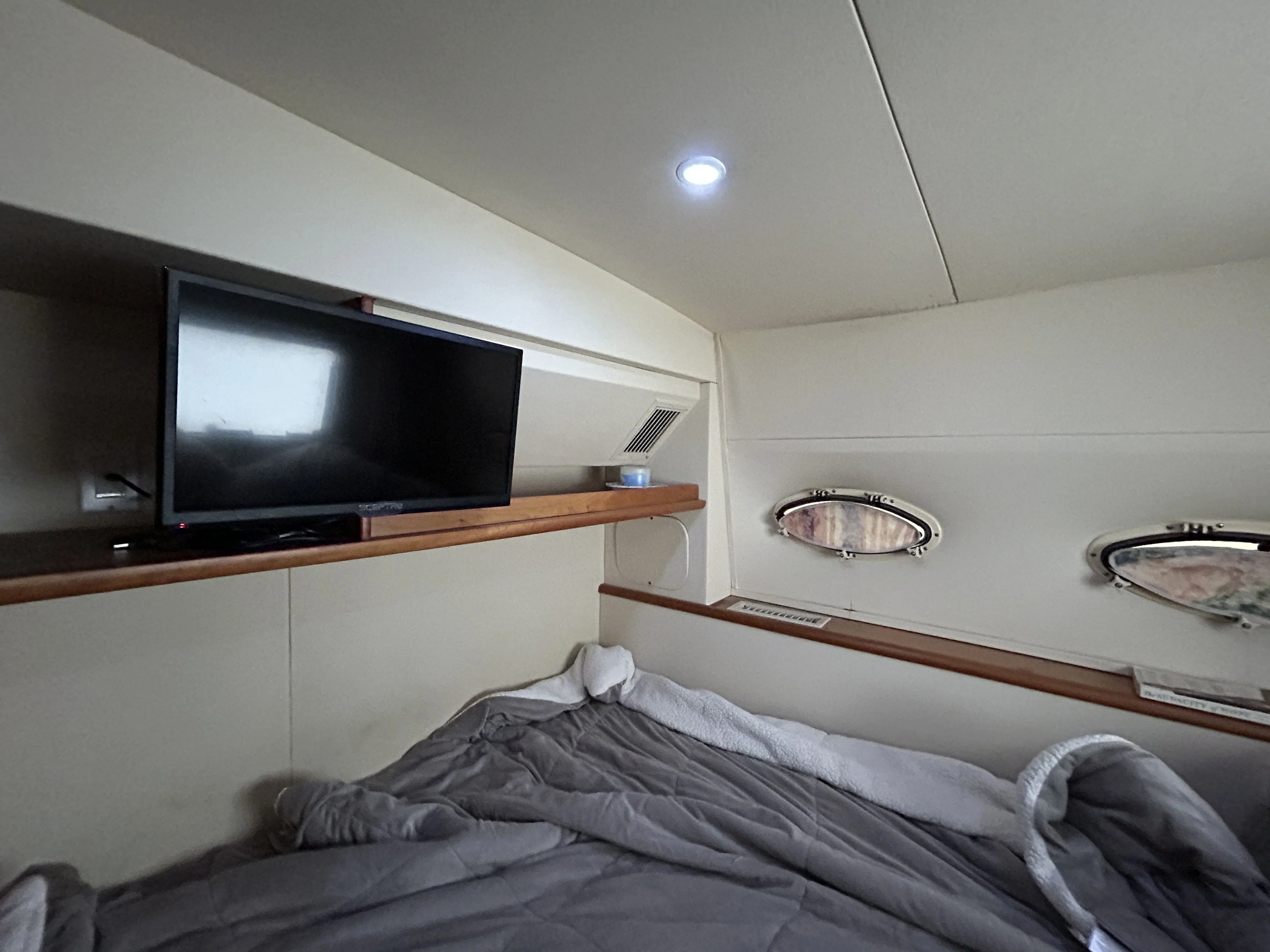 1999 Silverton 322AFTCABIN Image Thumbnail #12