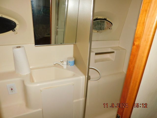 1999 Silverton 322AFTCABIN Image Thumbnail #8