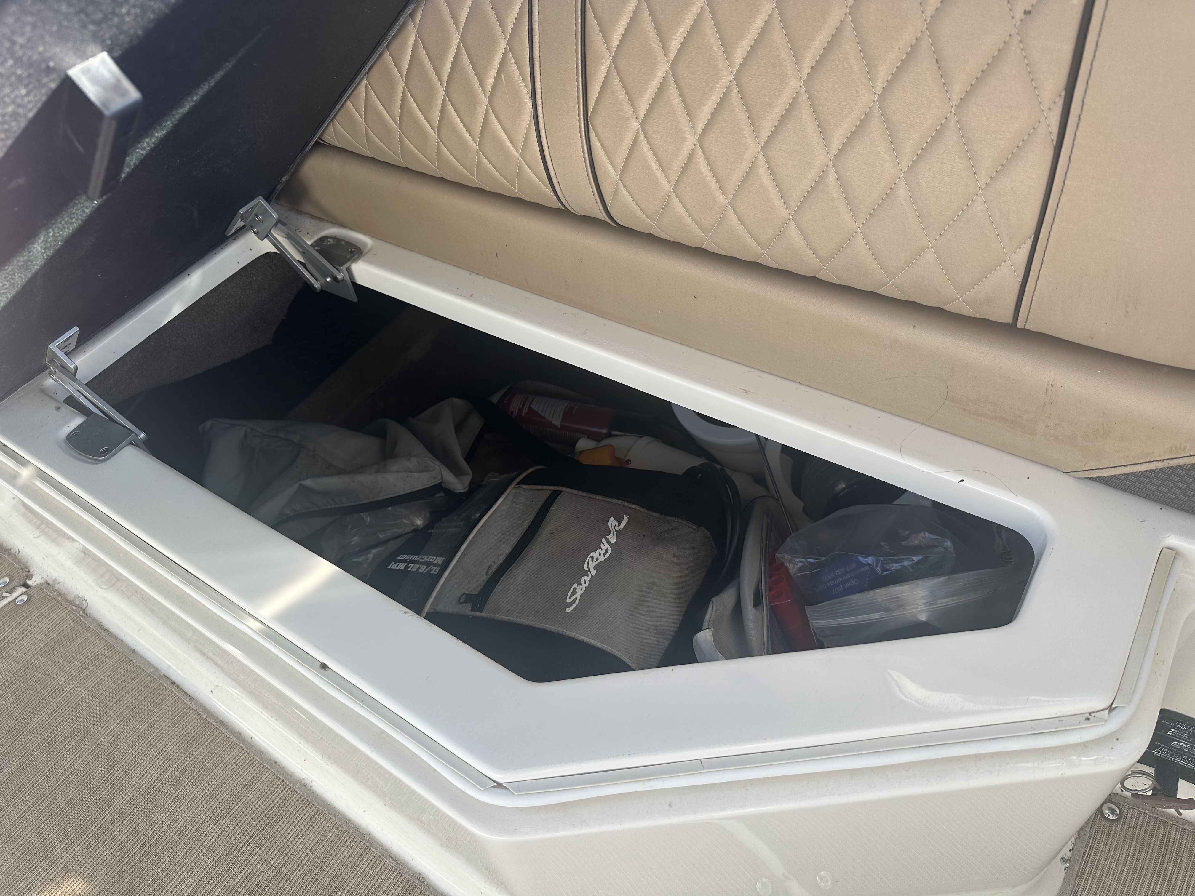 2017 Sea Ray 350 SLX Image Thumbnail #4