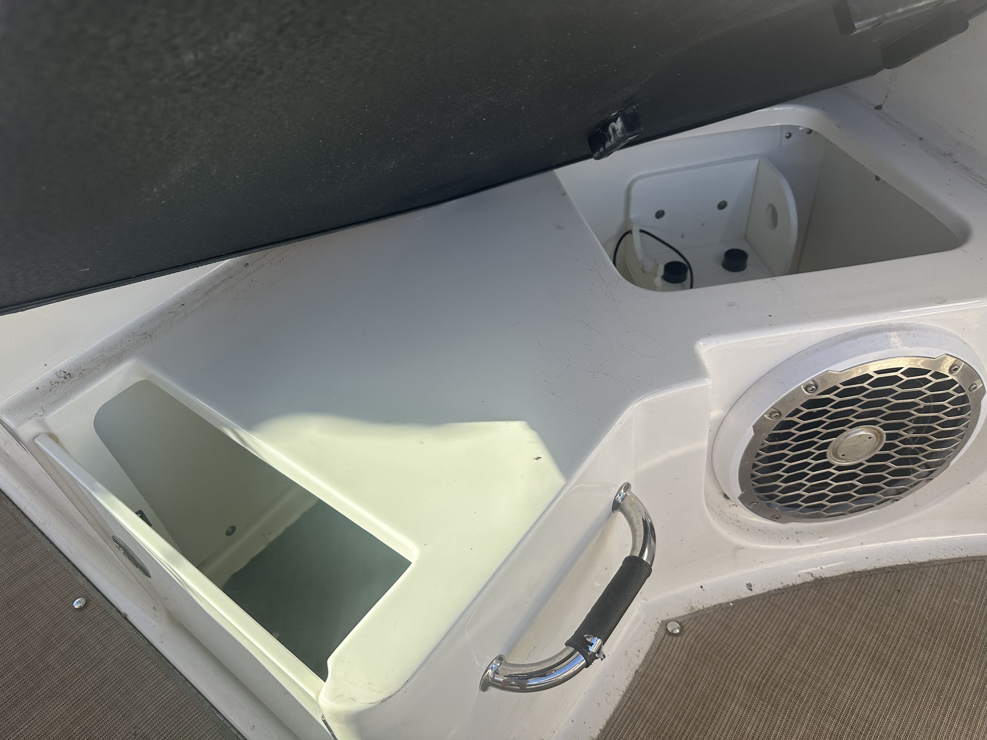 2017 Sea Ray 350 SLX Image Thumbnail #5