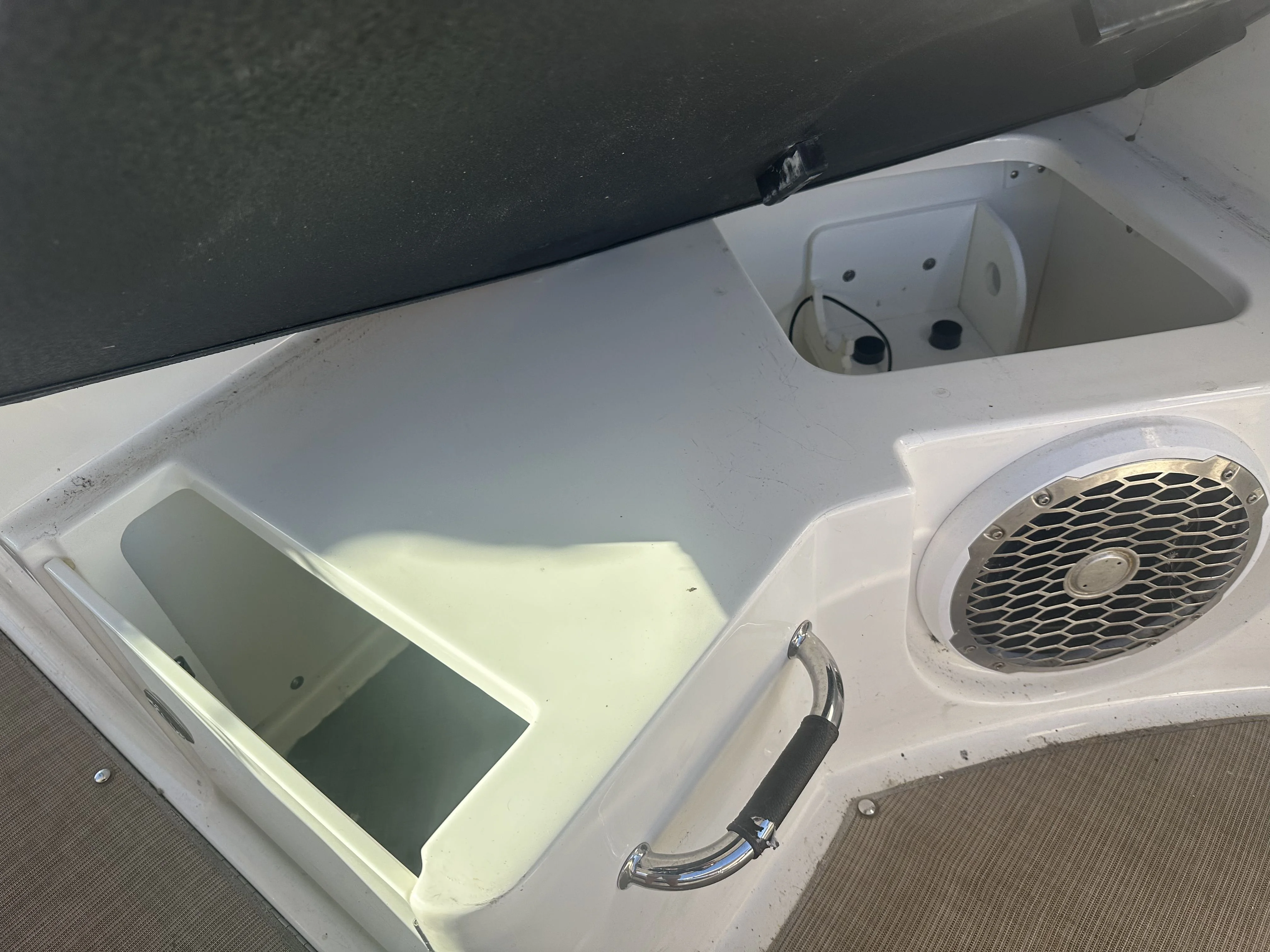 2017 Sea Ray 350 SLX Image Thumbnail #5