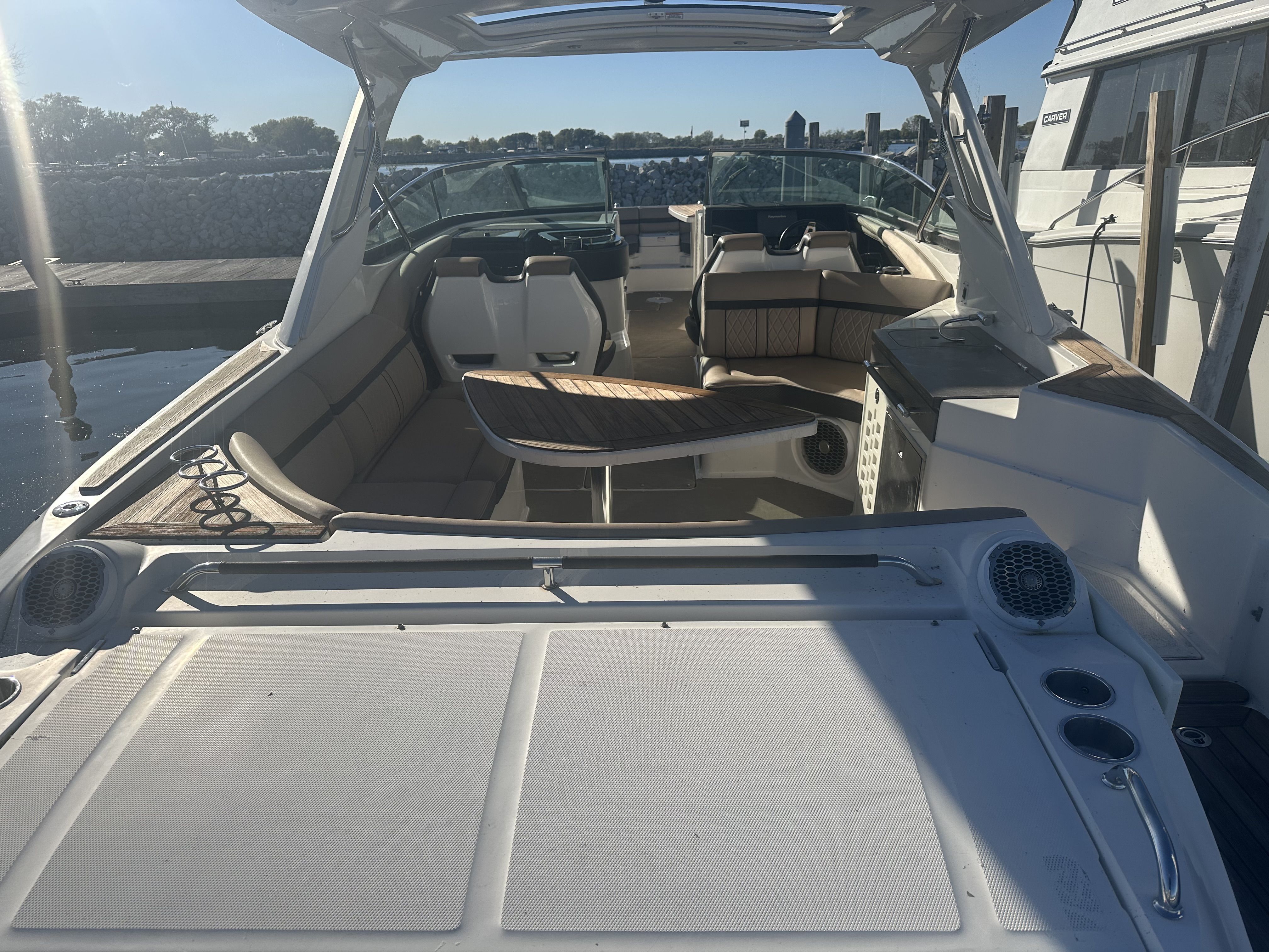 2017 Sea Ray 350 SLX Image Thumbnail #6