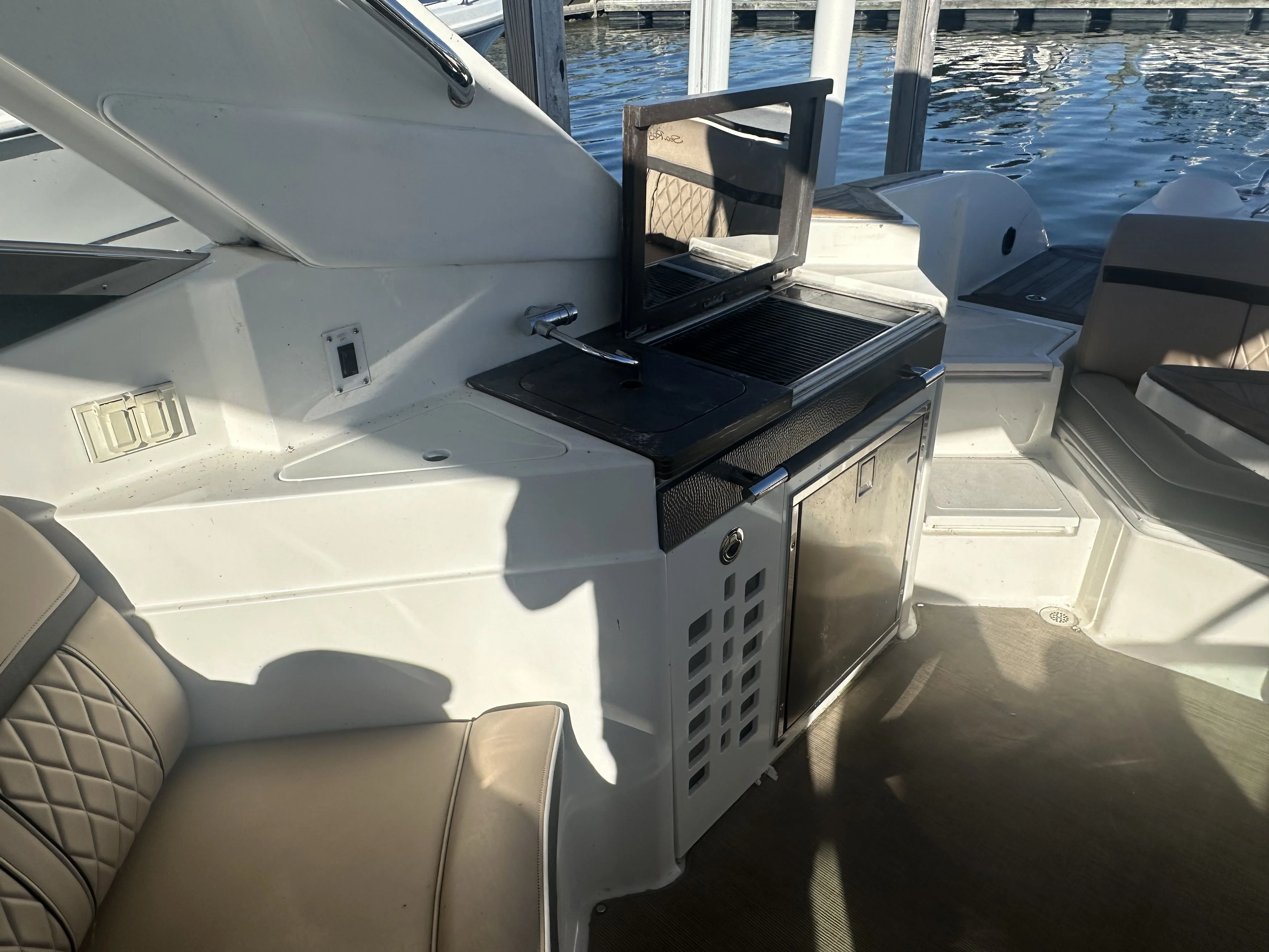 2017 Sea Ray 350 SLX Image Thumbnail #7