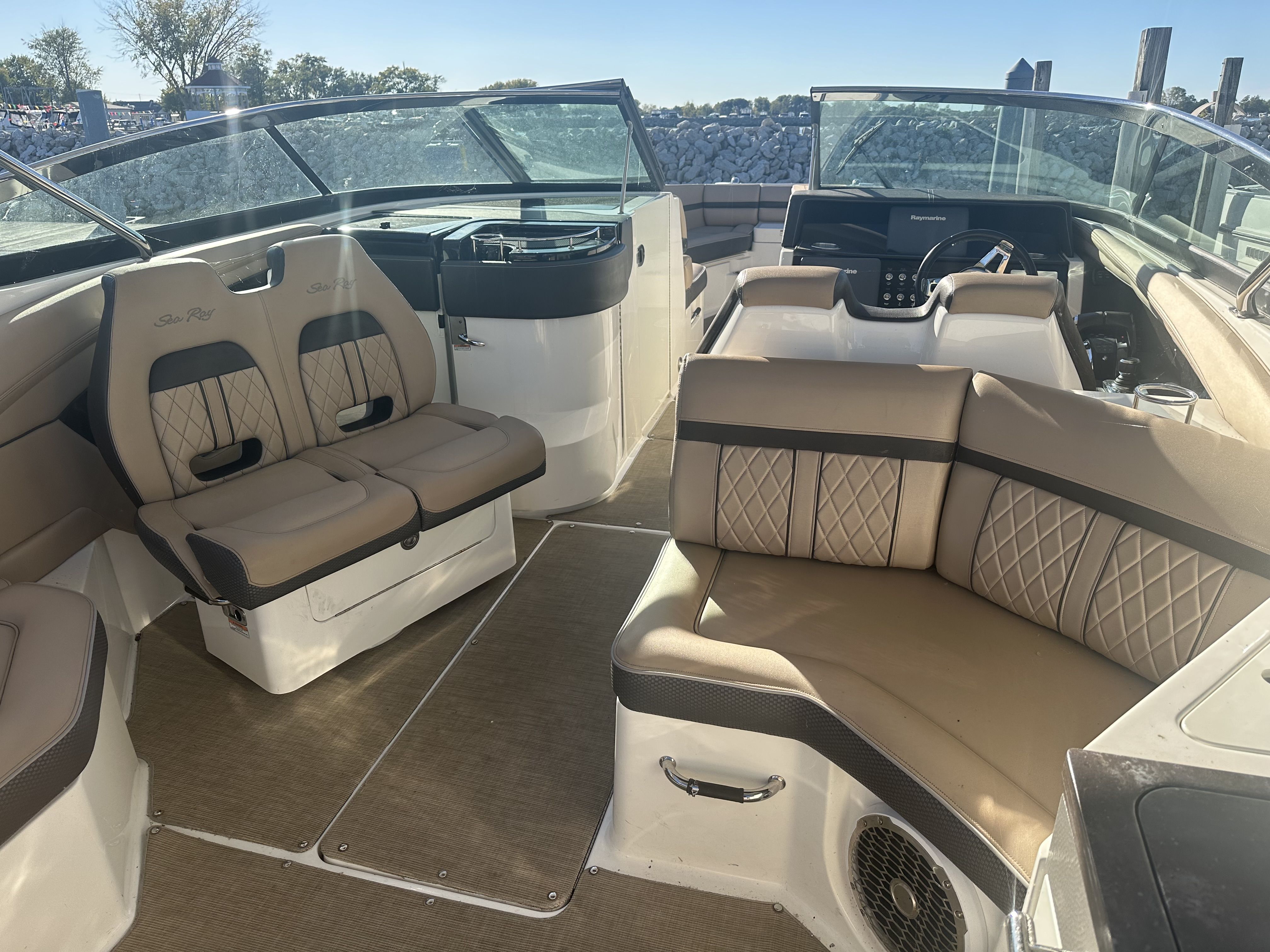 2017 Sea Ray 350 SLX Image Thumbnail #11