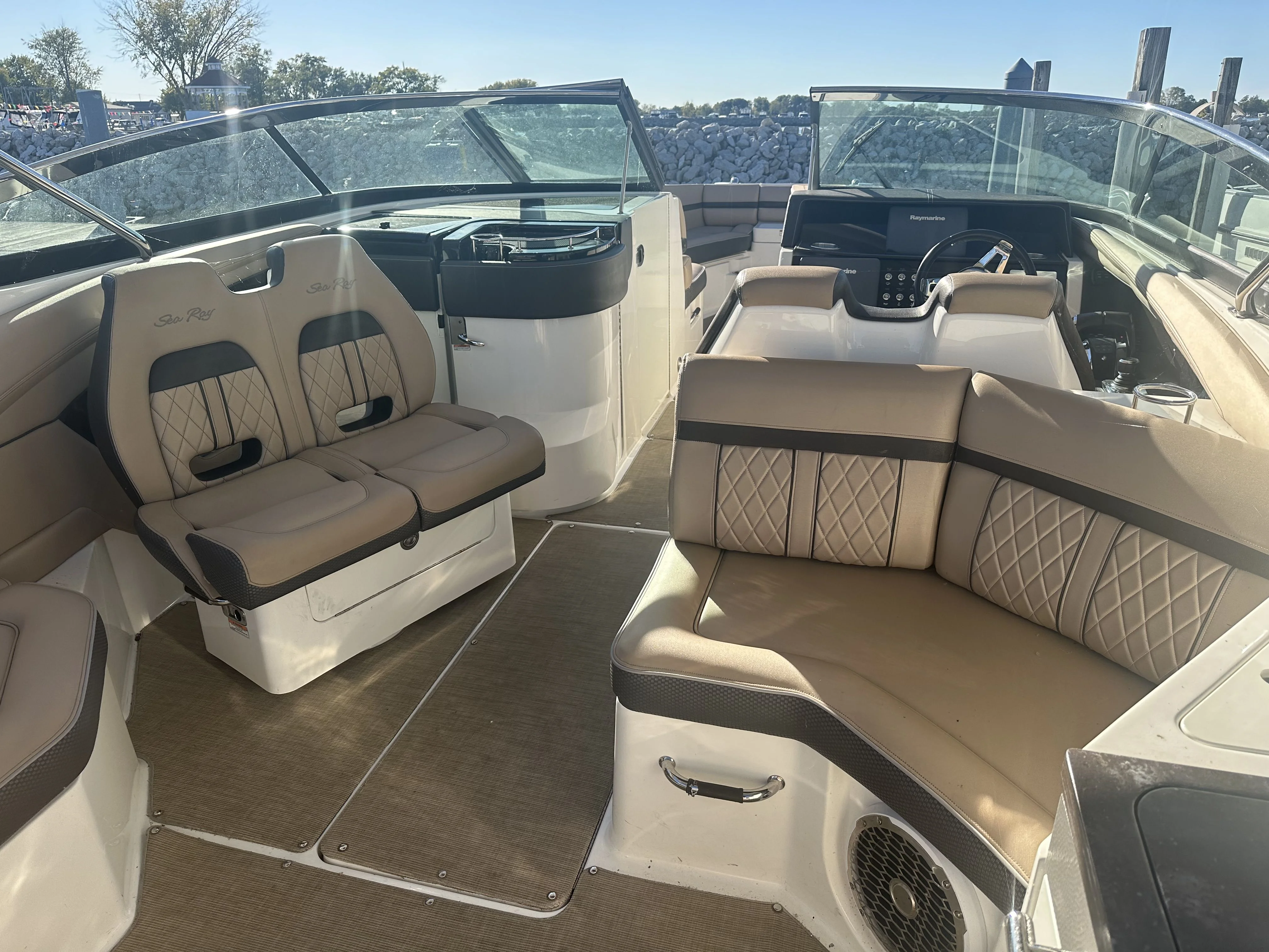 2017 Sea Ray 350 SLX Image Thumbnail #11