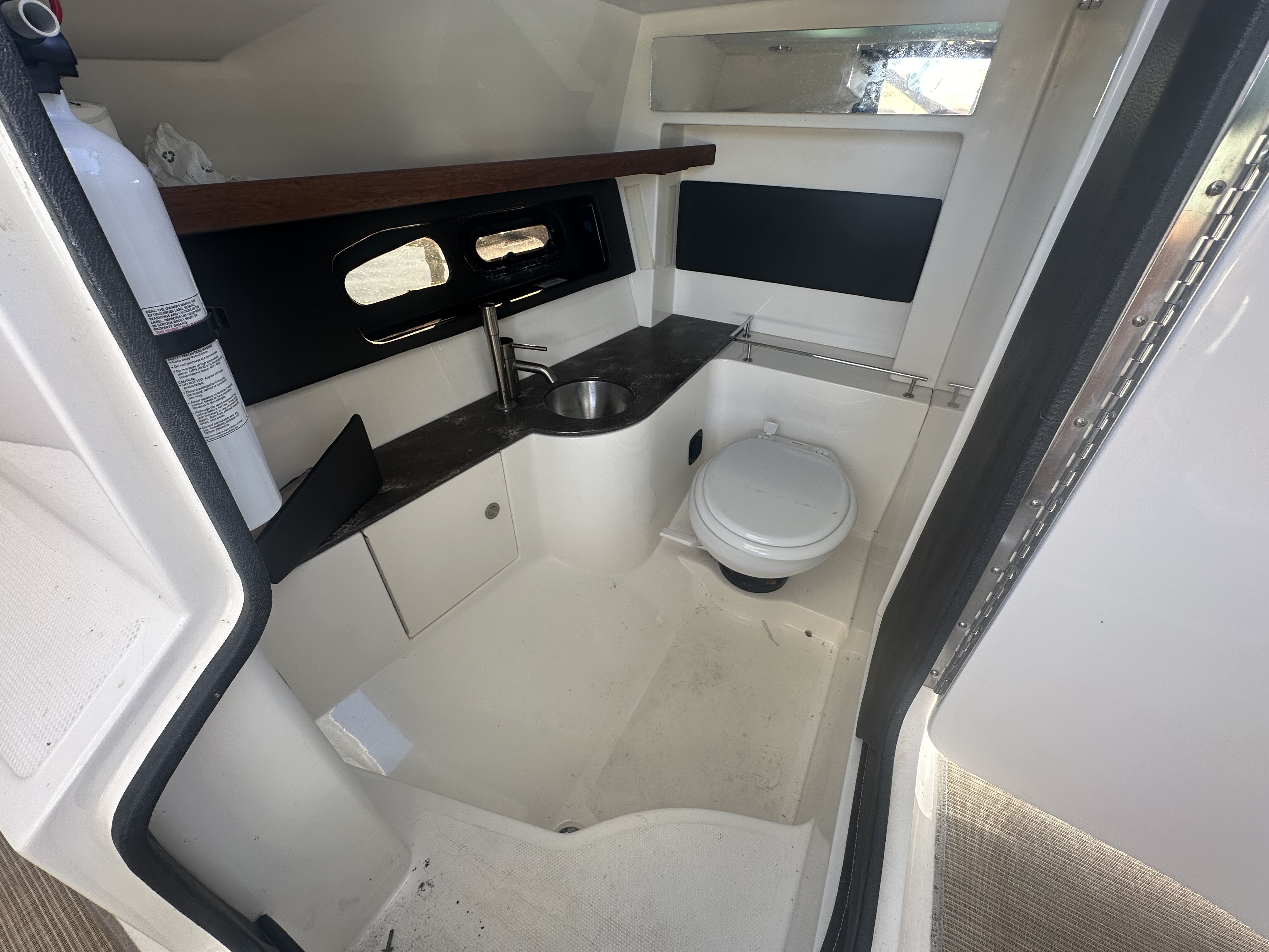 2017 Sea Ray 350 SLX Image Thumbnail #23