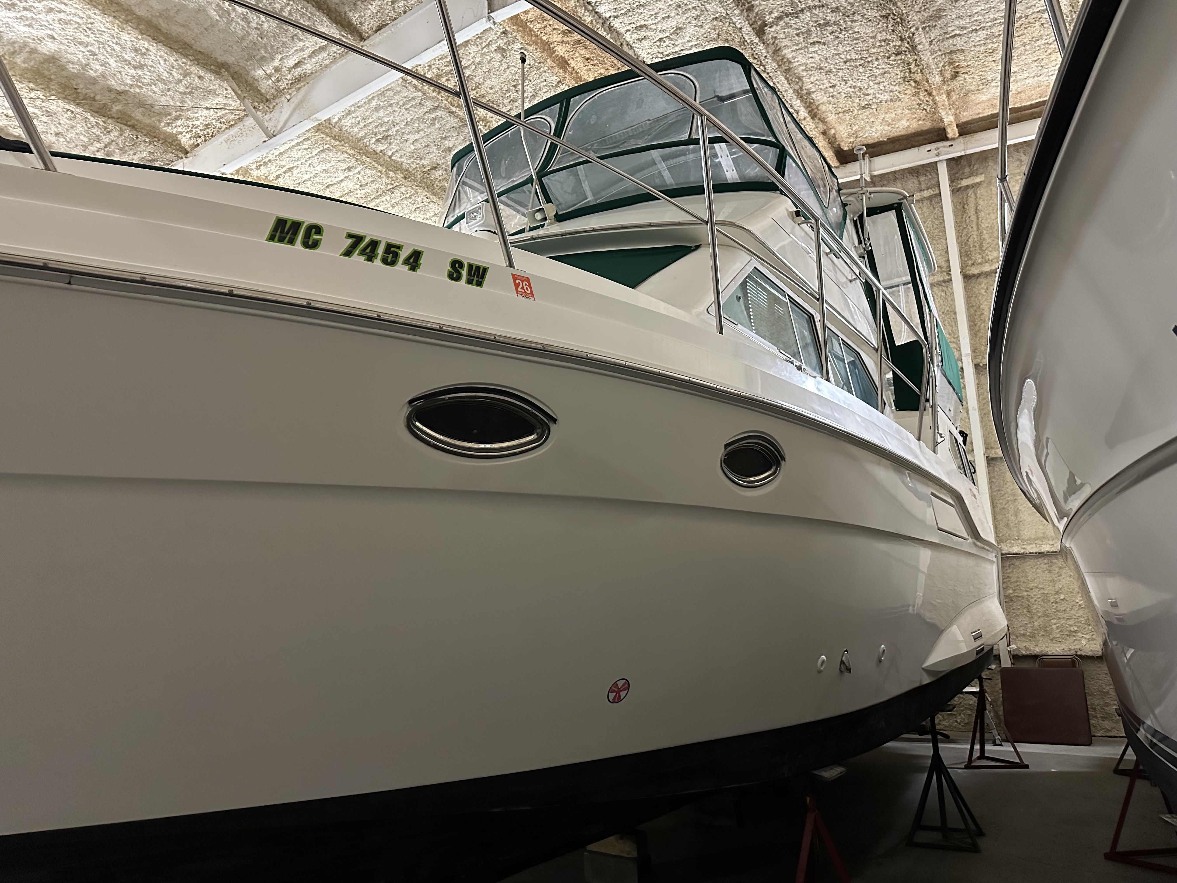 1997 Cruisers Yachts
                                                             3950 AC Image Thumbnail #6