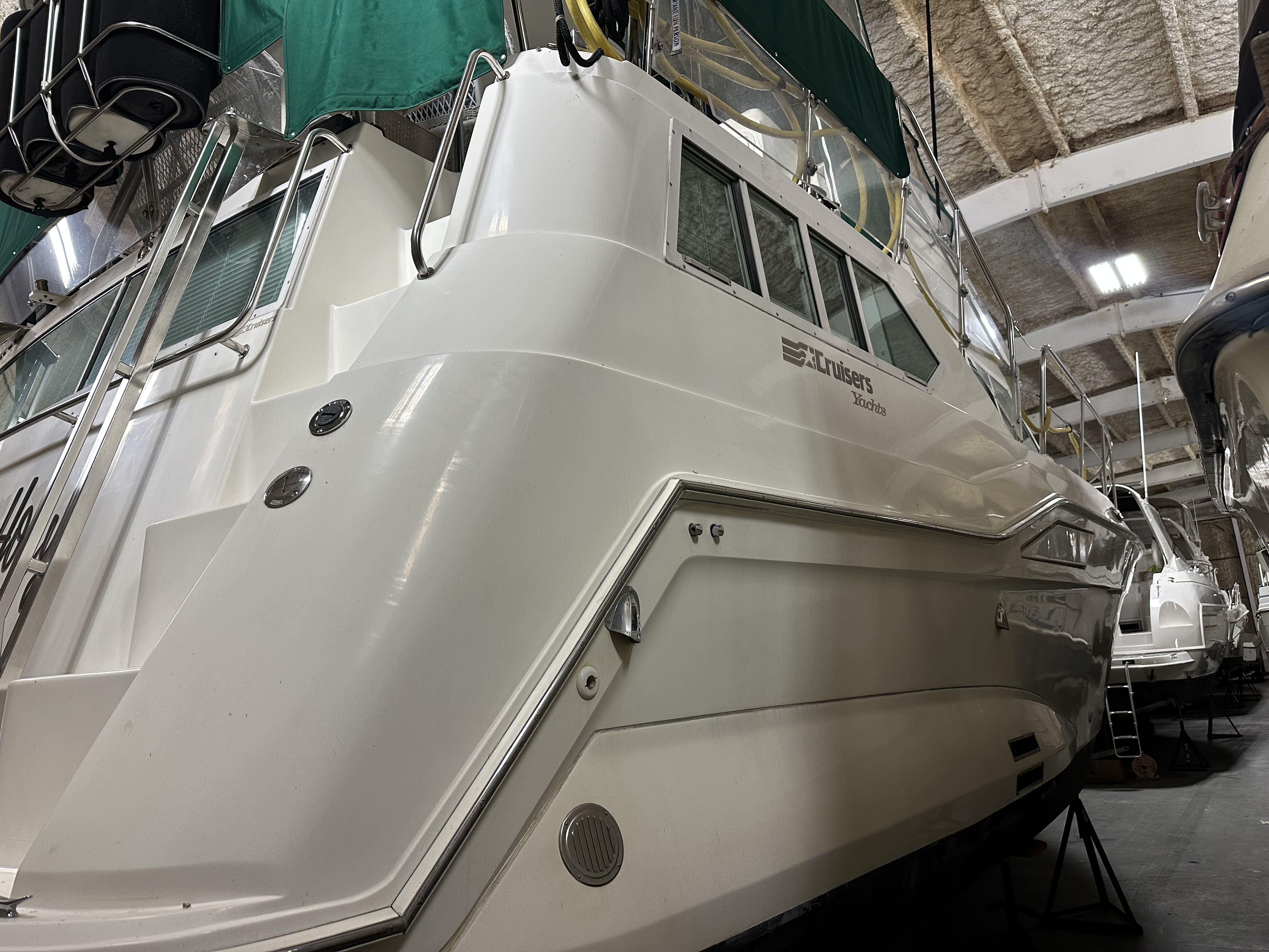 1997 Cruisers Yachts
                                                             3950 AC Image Thumbnail #9