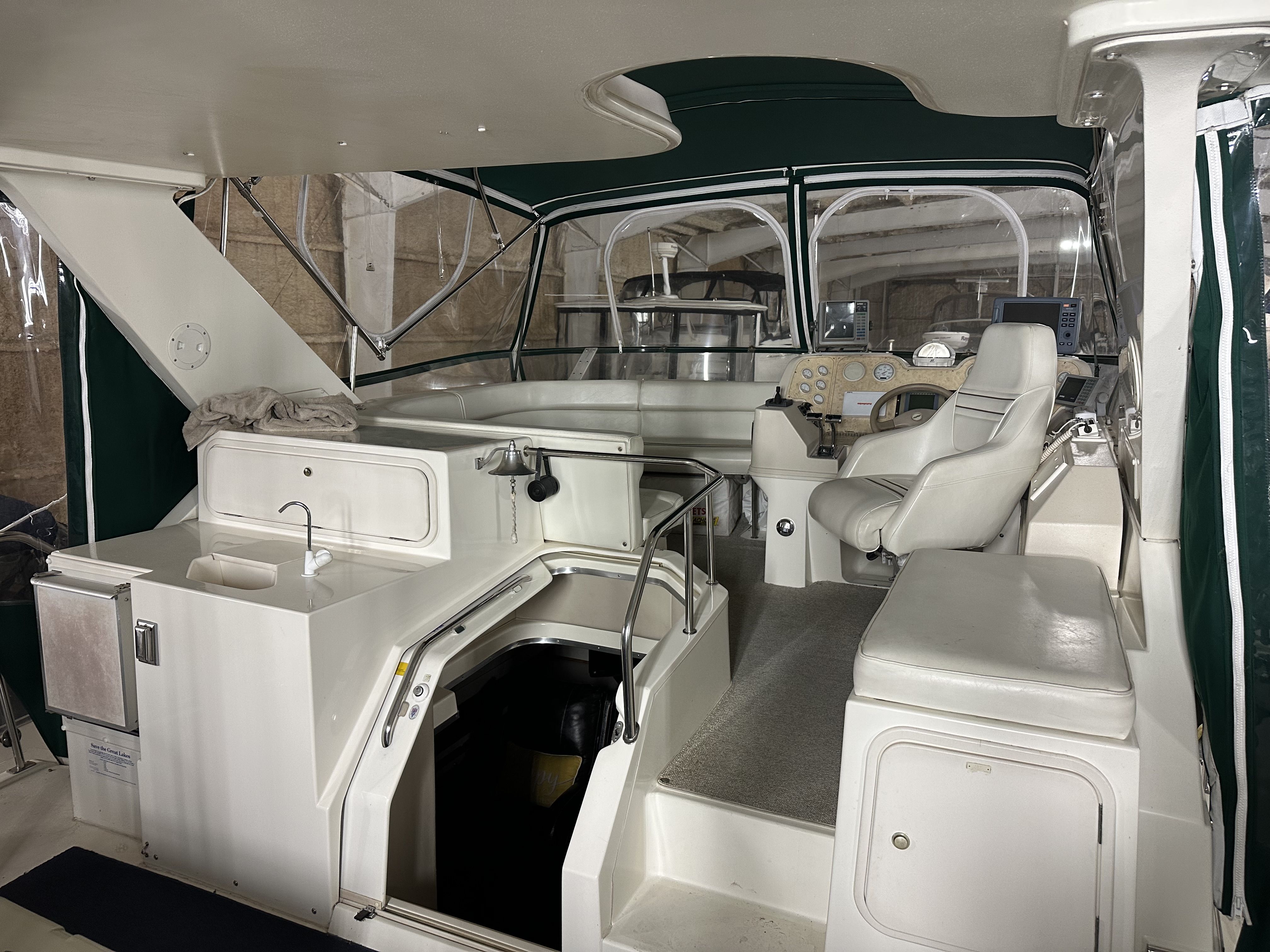 1997 Cruisers Yachts
                                                             3950 AC Image Thumbnail #11