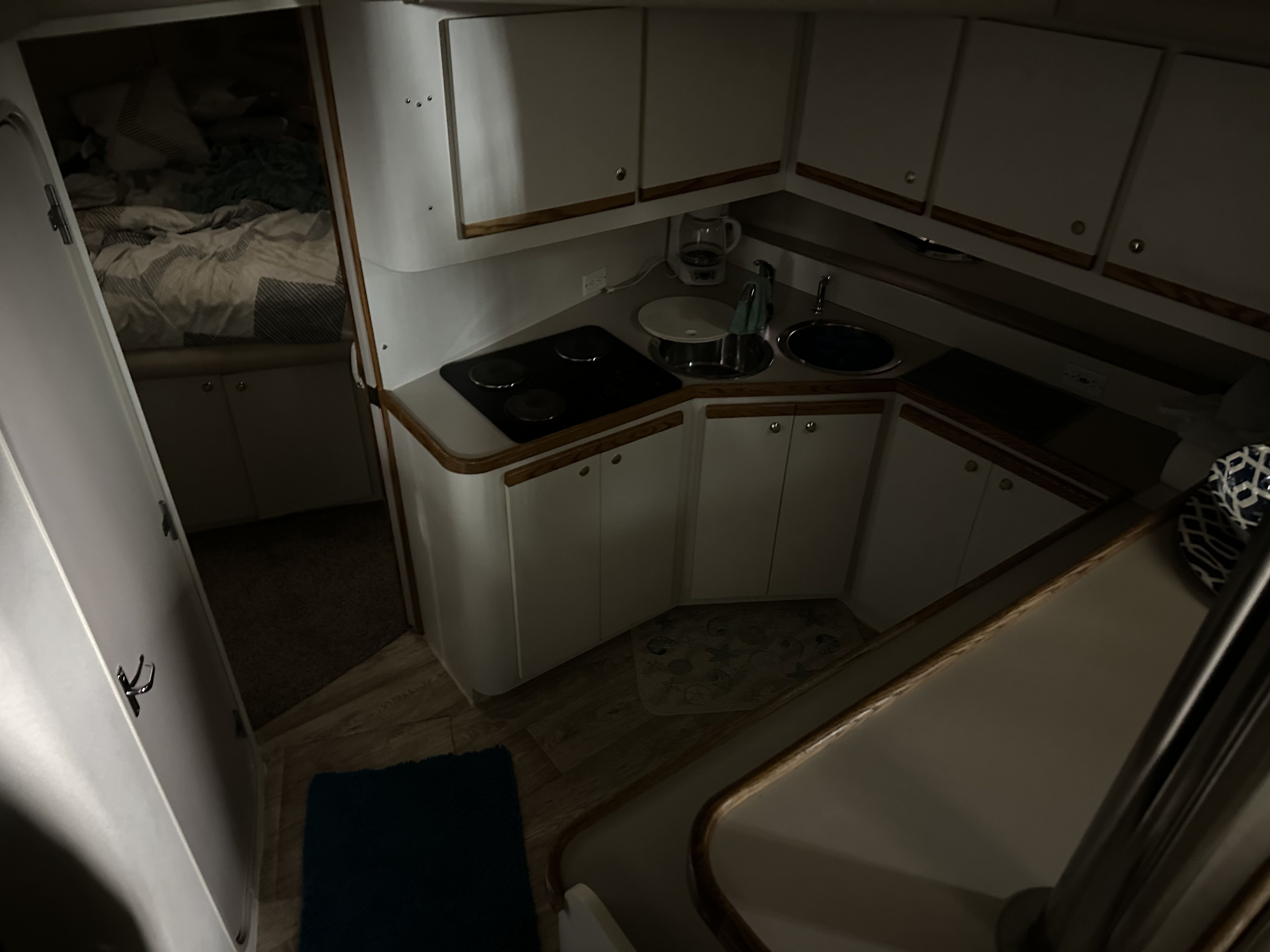 1997 Cruisers Yachts
                                                             3950 AC Image Thumbnail #28