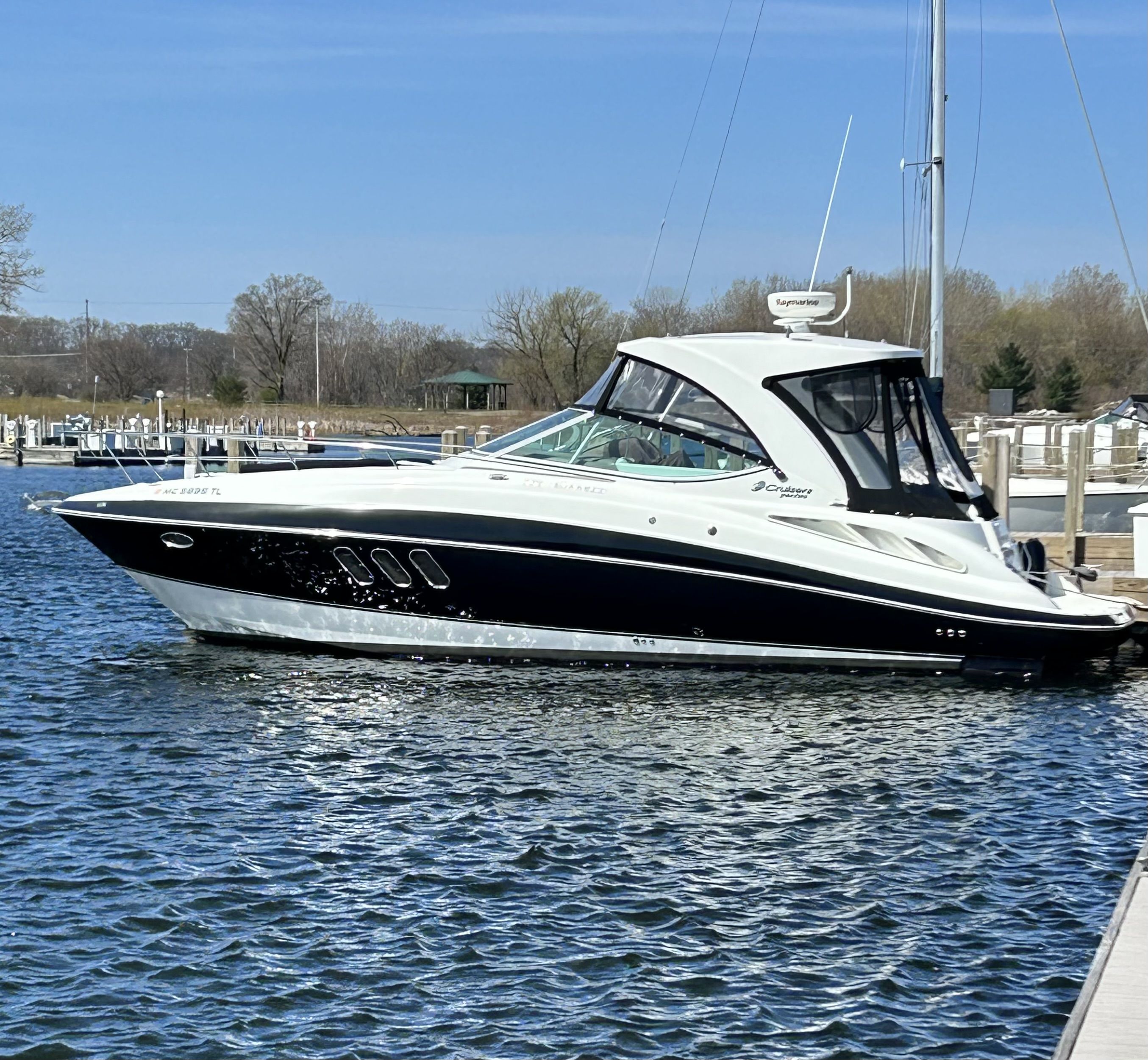 2012 Cruisers Yachts
                                                             350 EXPRESS Image Thumbnail #2