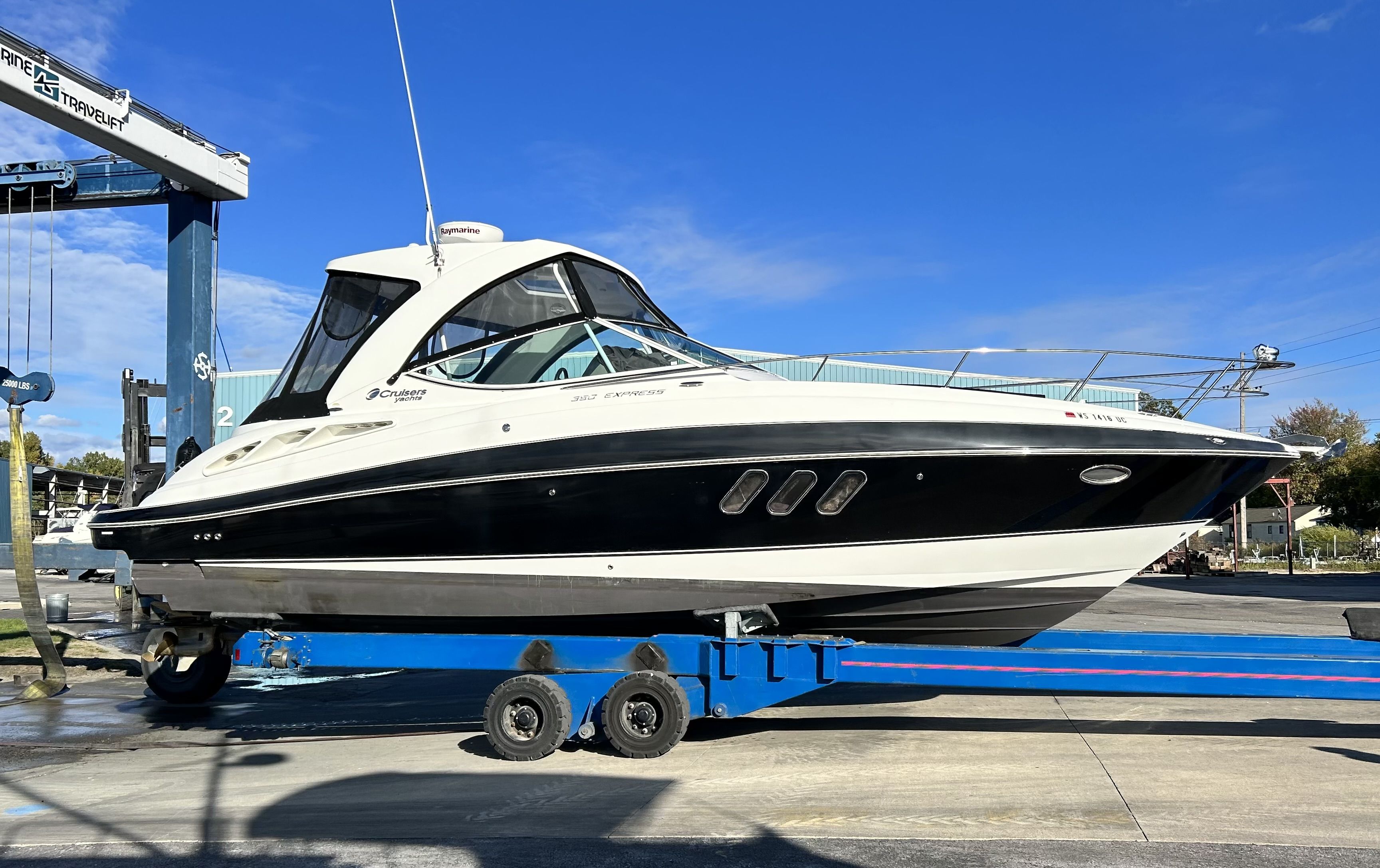 2012 Cruisers Yachts
                                                             350 EXPRESS Image Thumbnail #5