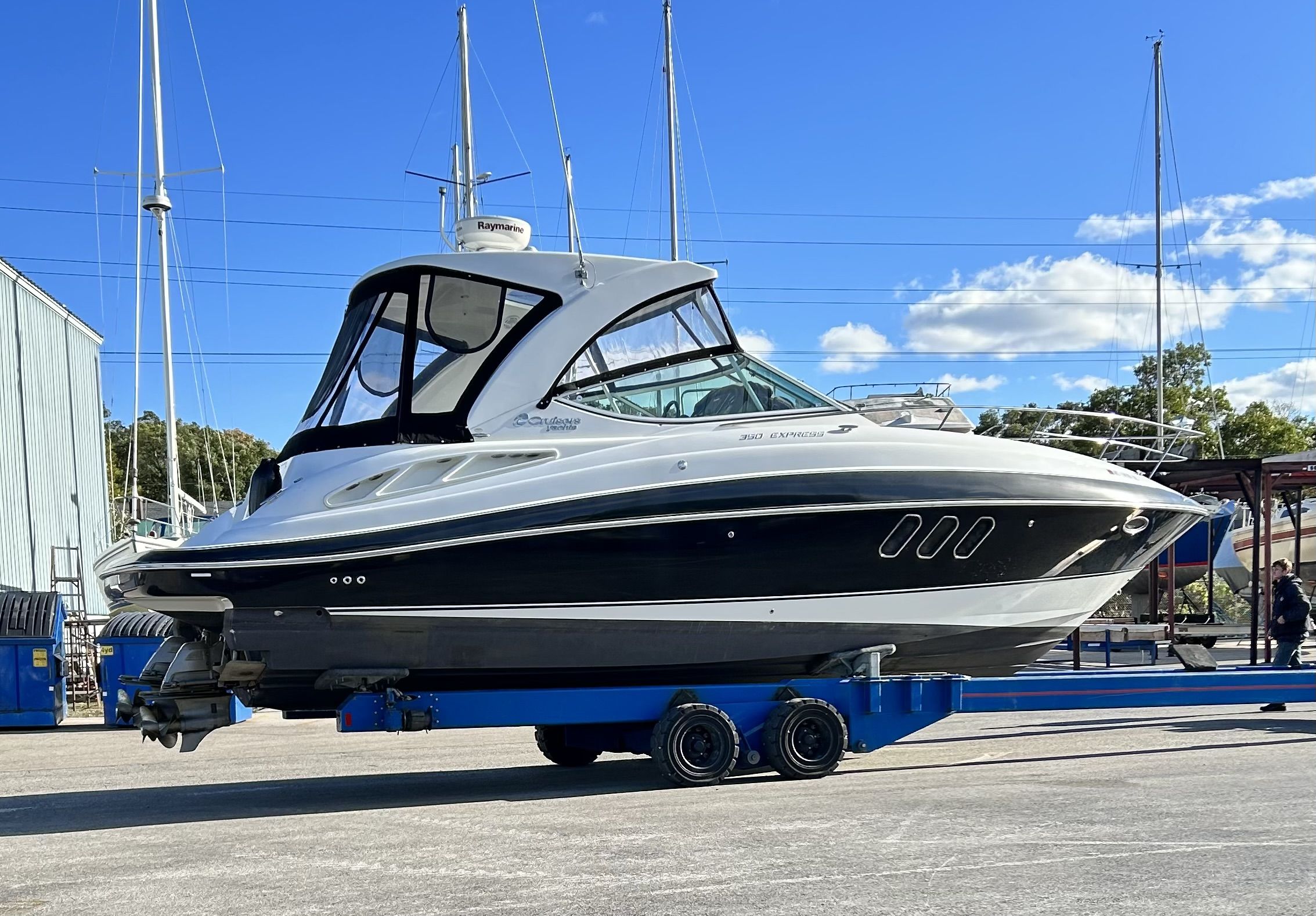 2012 Cruisers Yachts
                                                             350 EXPRESS Image Thumbnail #6