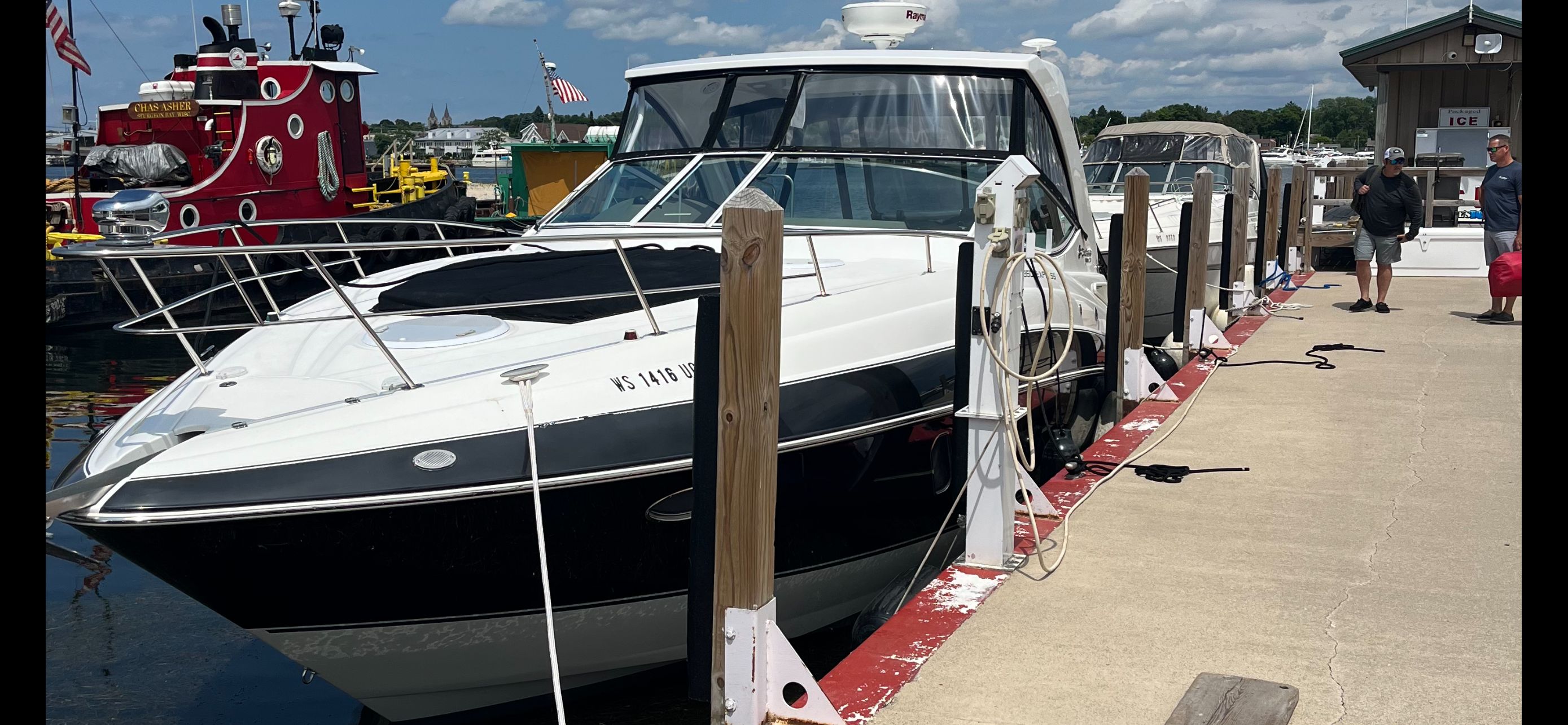 2012 Cruisers Yachts
                                                             350 EXPRESS Image Thumbnail #7
