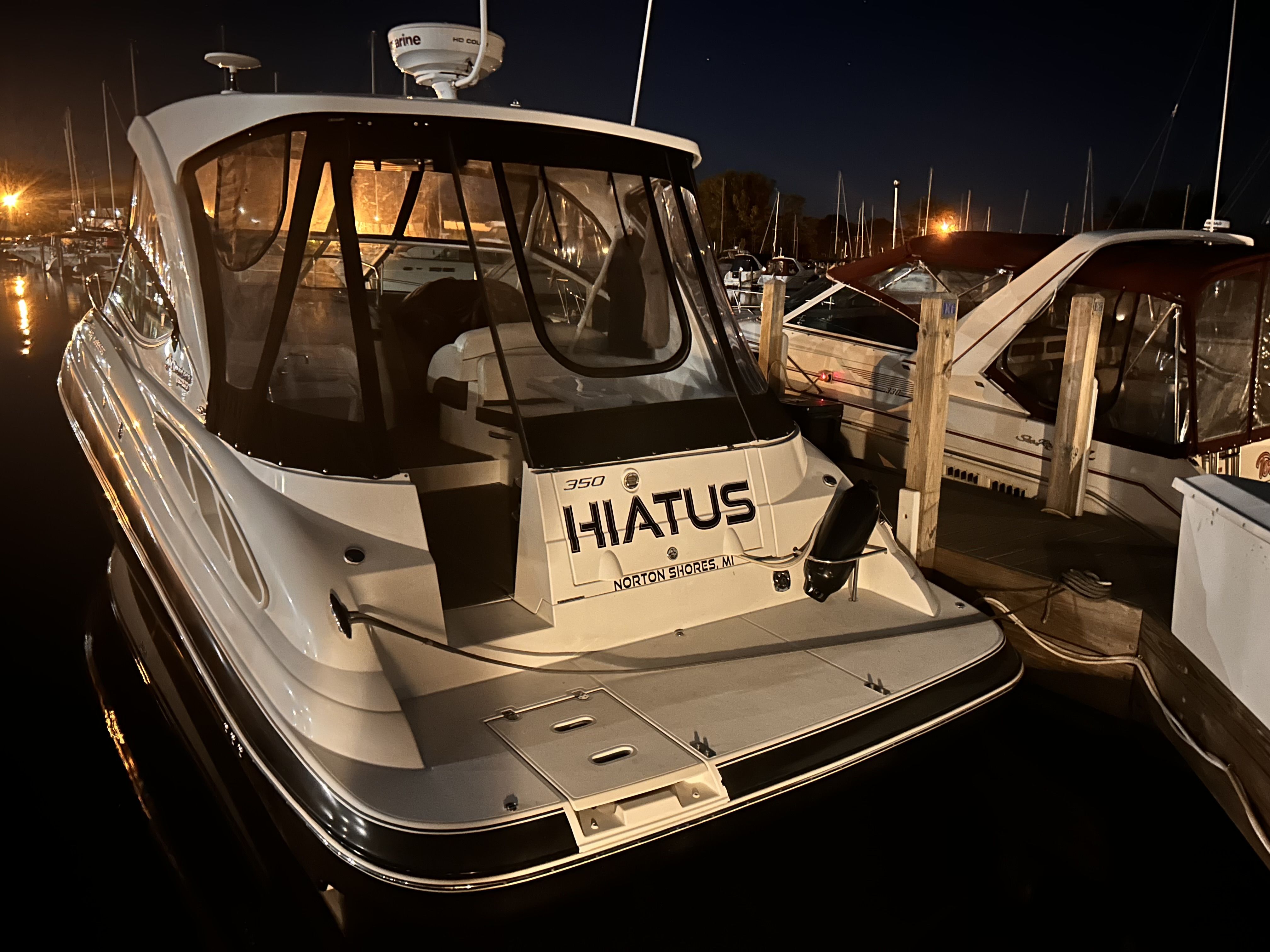 2012 Cruisers Yachts
                                                             350 EXPRESS Image Thumbnail #10