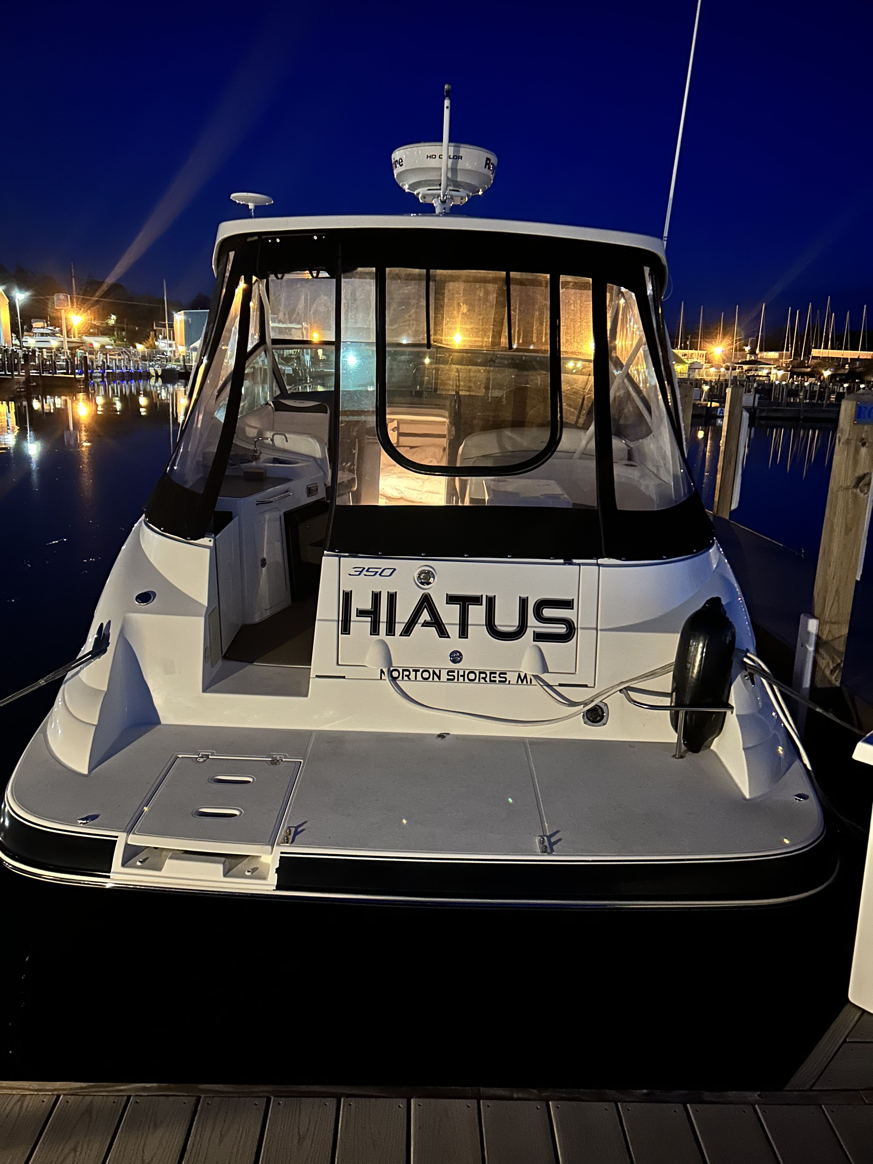 2012 Cruisers Yachts
                                                             350 EXPRESS Image Thumbnail #11