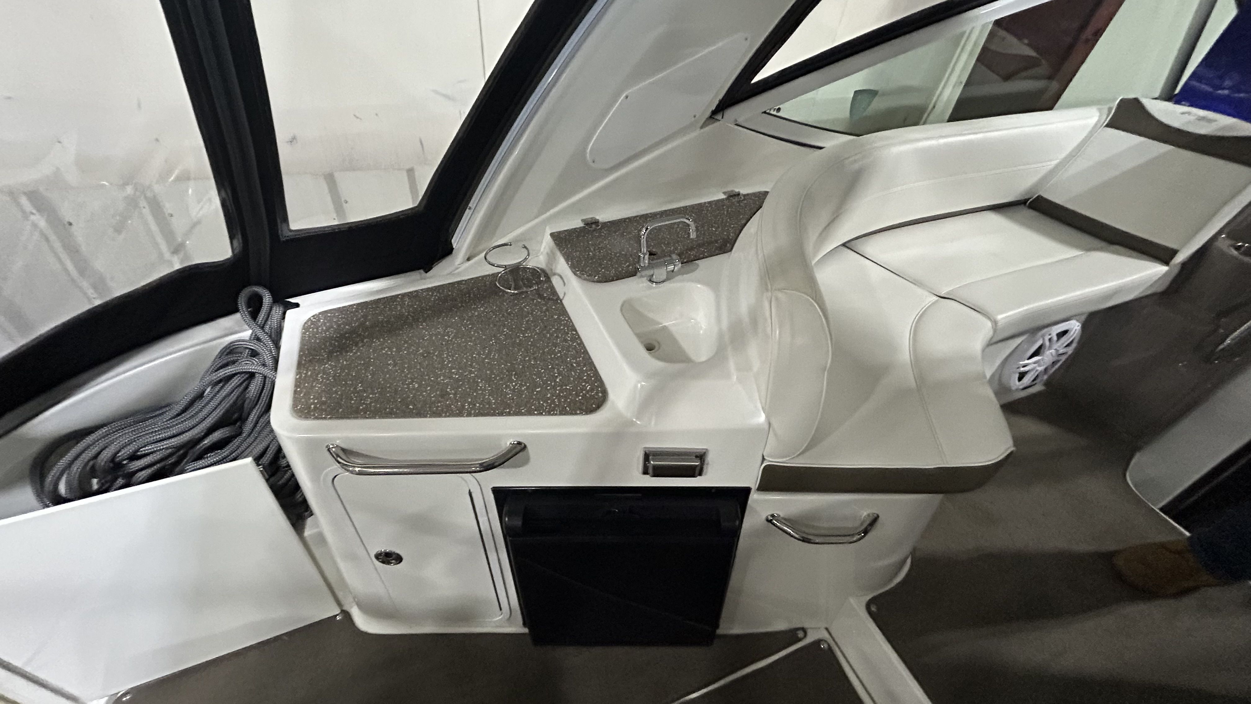 2012 Cruisers Yachts
                                                             350 EXPRESS Image Thumbnail #18