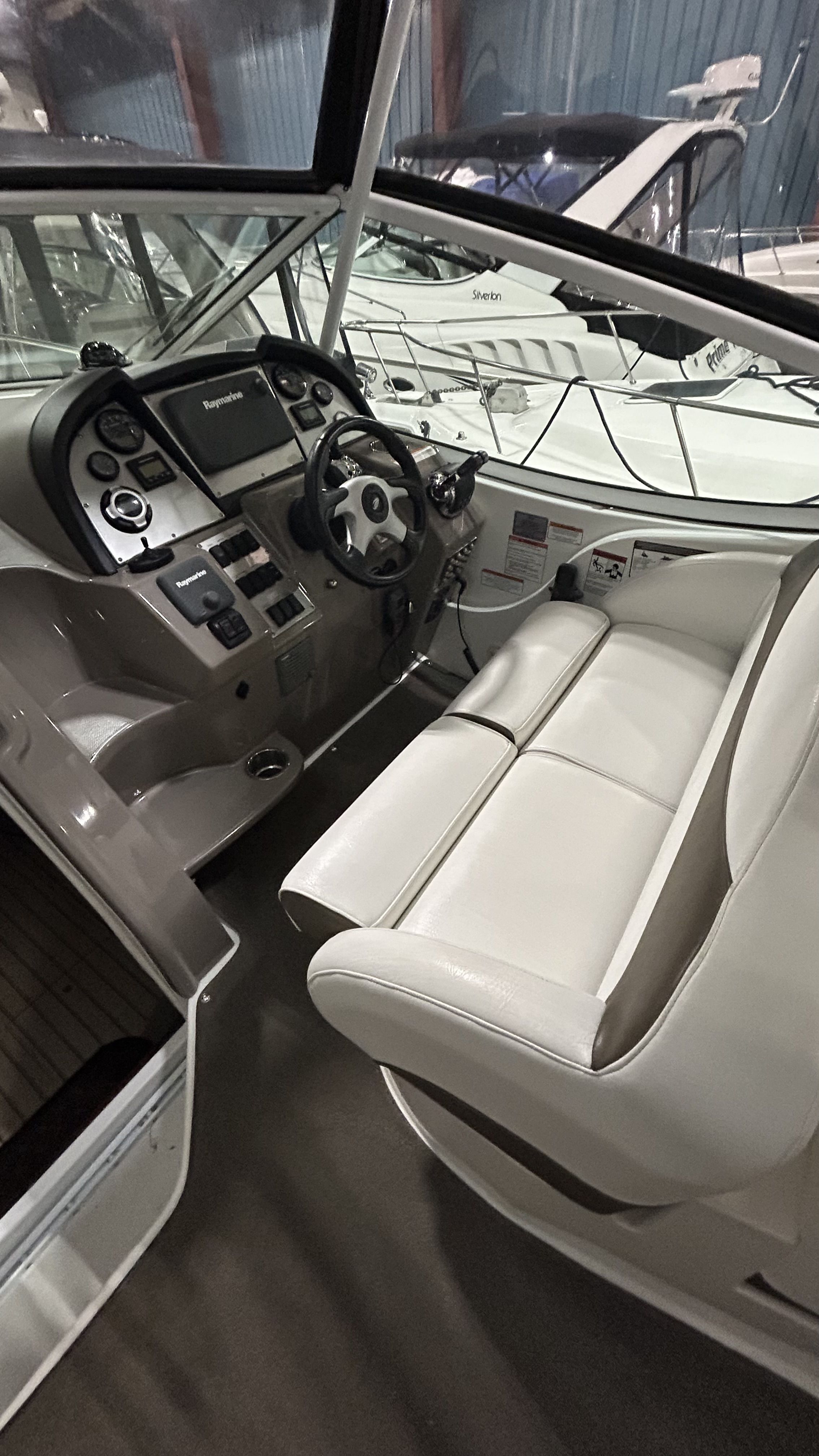 2012 Cruisers Yachts
                                                             350 EXPRESS Image Thumbnail #19