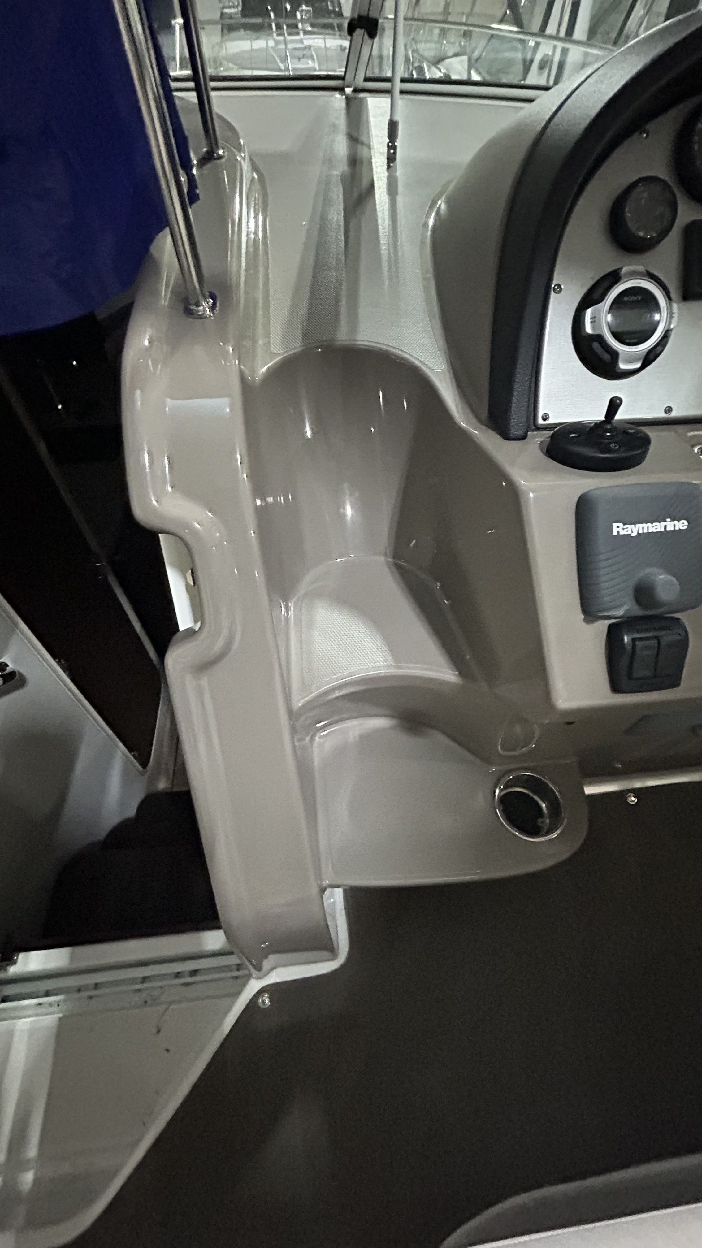 2012 Cruisers Yachts
                                                             350 EXPRESS Image Thumbnail #20