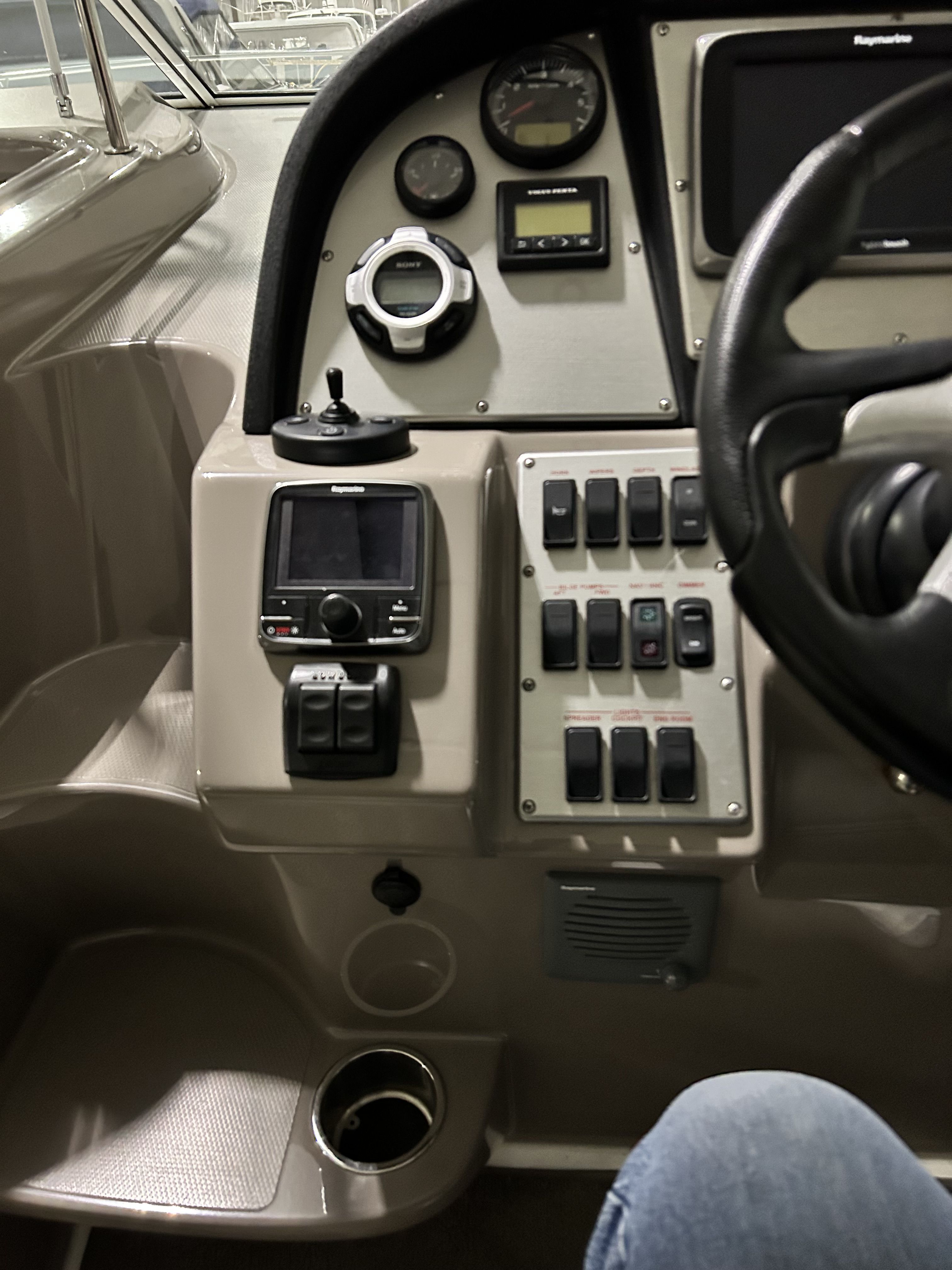 2012 Cruisers Yachts
                                                             350 EXPRESS Image Thumbnail #28
